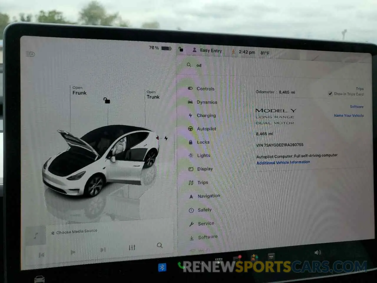 9 Photograph of a damaged car 7SAYGDEE1RA260755 TESLA MODEL Y 2024