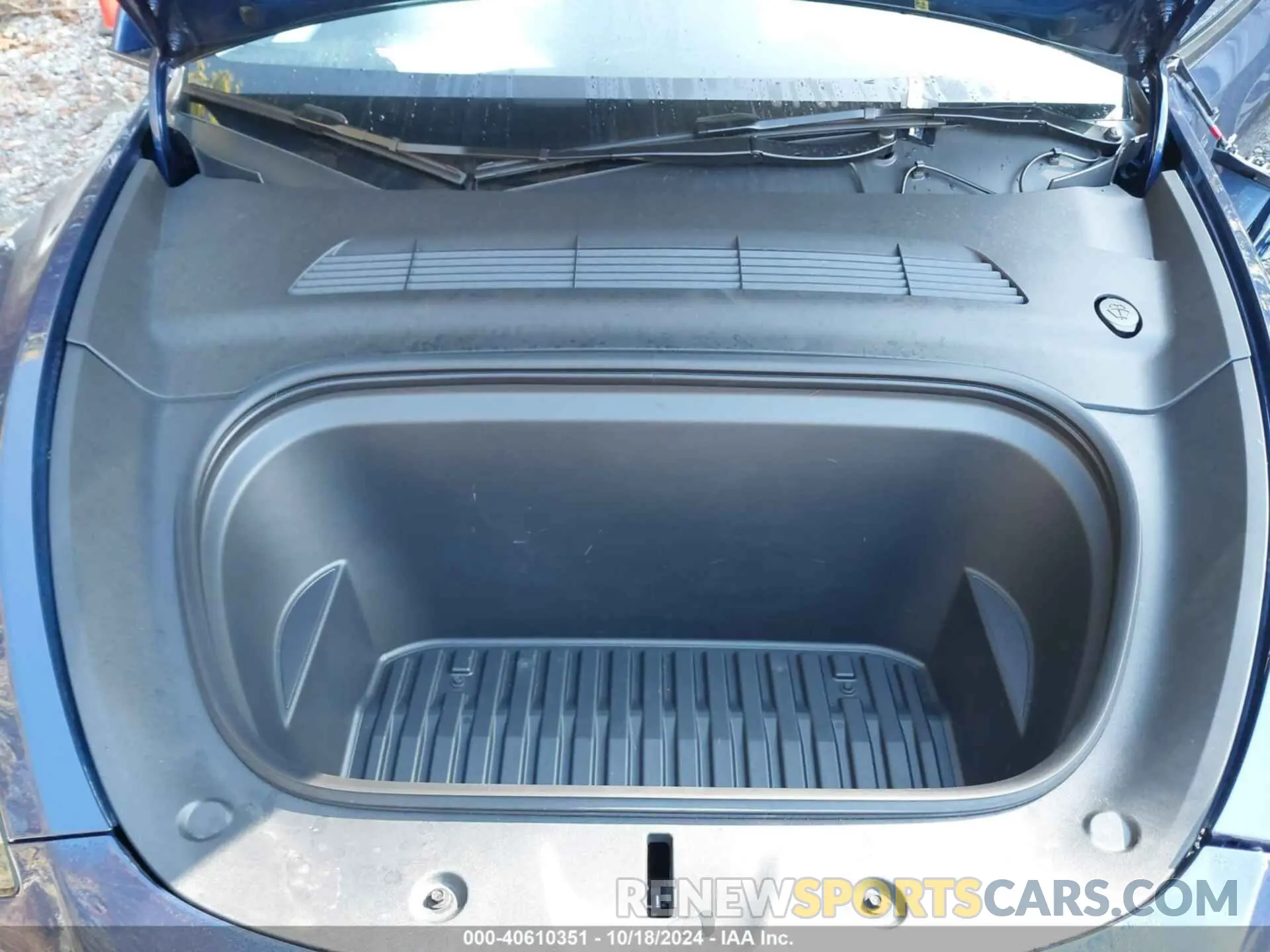10 Photograph of a damaged car 7SAYGDEE1RA266328 TESLA MODEL Y 2024