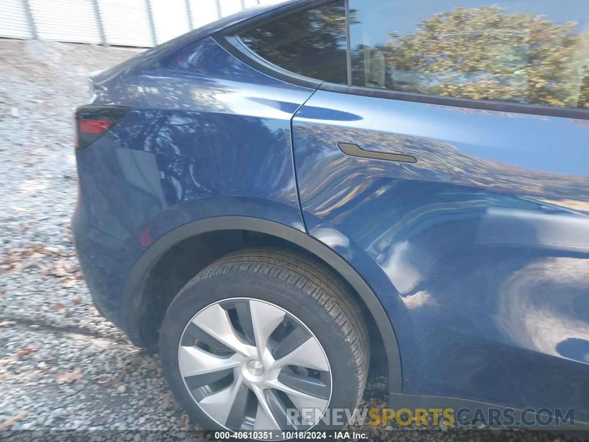 21 Photograph of a damaged car 7SAYGDEE1RA266328 TESLA MODEL Y 2024