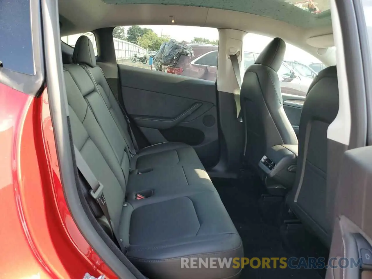 10 Photograph of a damaged car 7SAYGDEE1RA269472 TESLA MODEL Y 2024