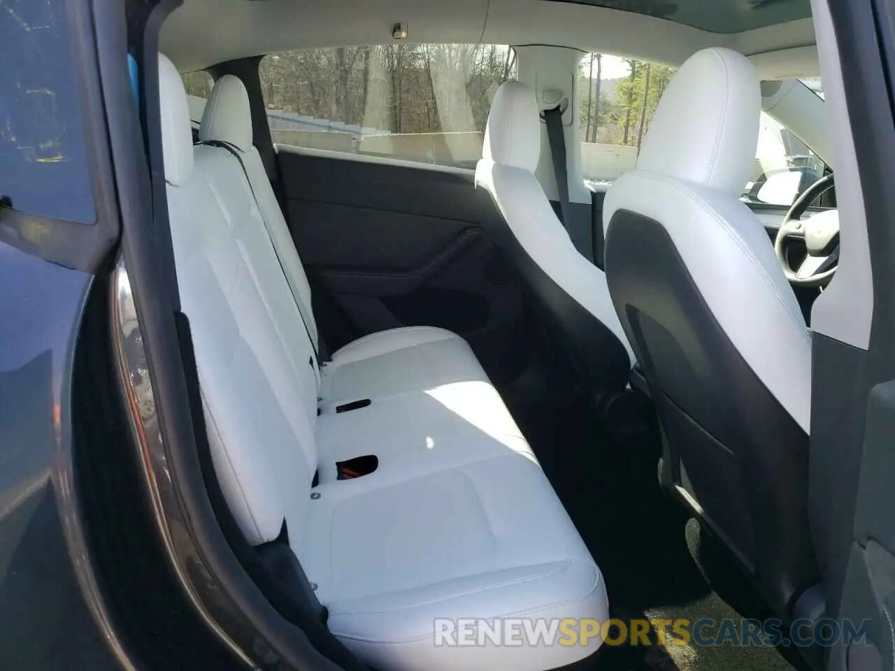 10 Photograph of a damaged car 7SAYGDEE1RA276065 TESLA MODEL Y 2024