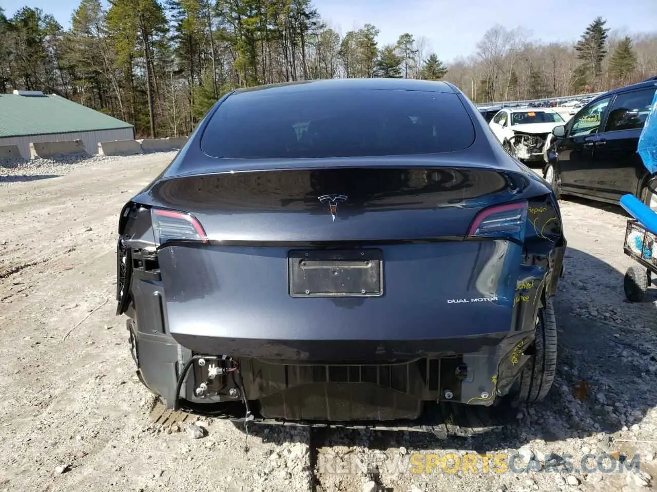 6 Photograph of a damaged car 7SAYGDEE1RA276065 TESLA MODEL Y 2024