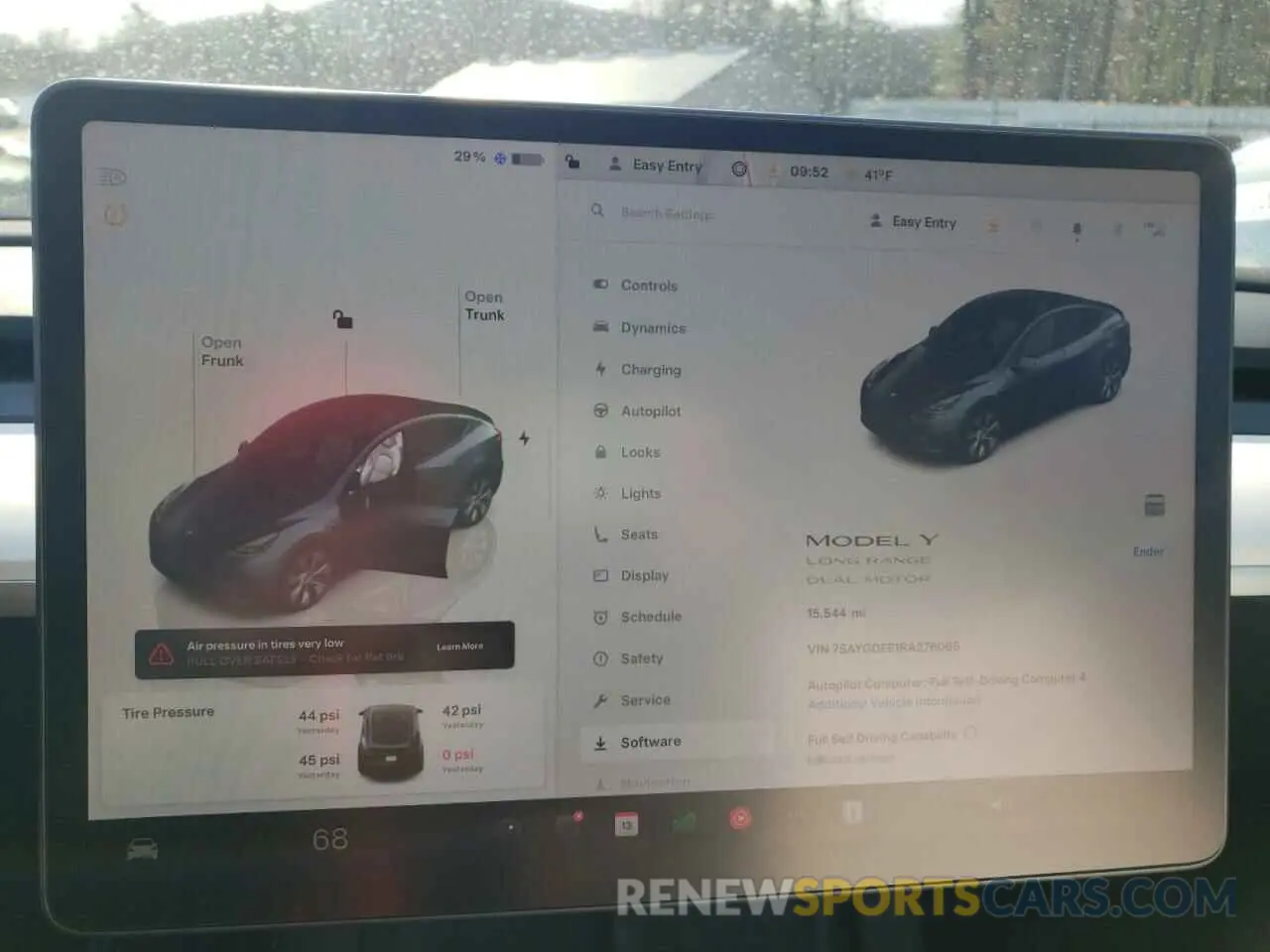 9 Photograph of a damaged car 7SAYGDEE1RA276065 TESLA MODEL Y 2024