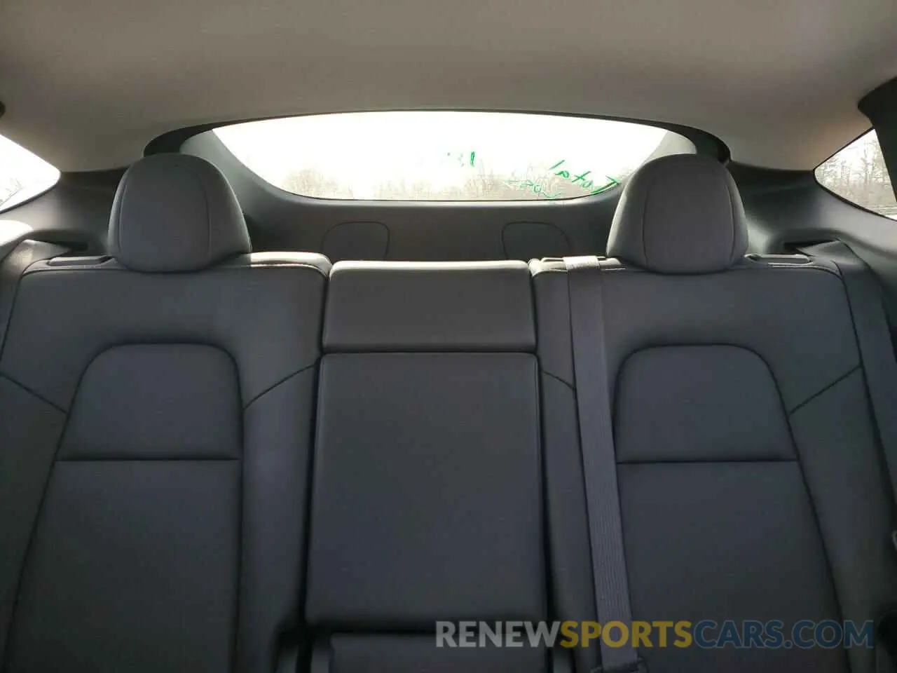 10 Photograph of a damaged car 7SAYGDEE1RA305600 TESLA MODEL Y 2024