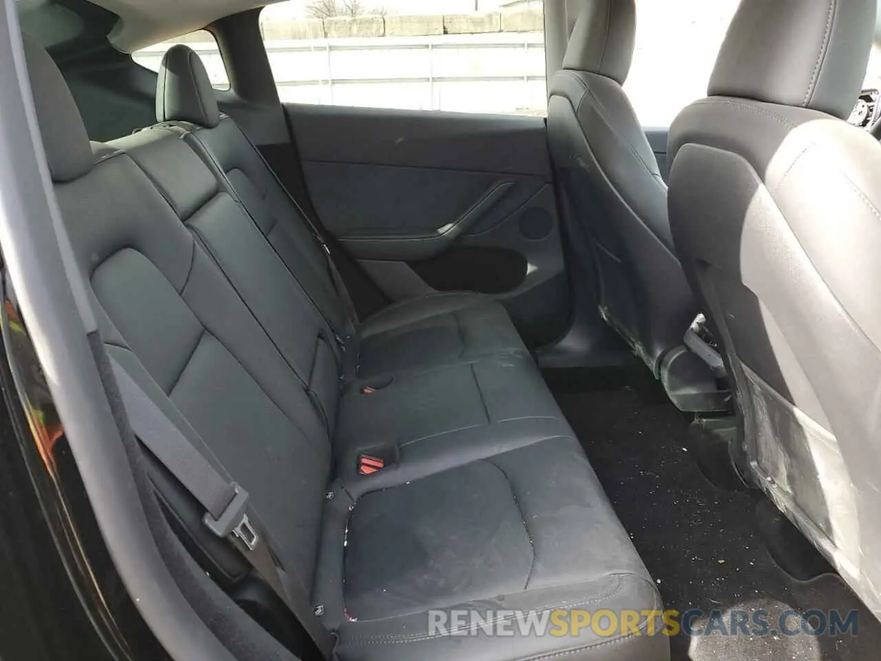 11 Photograph of a damaged car 7SAYGDEE1RA305600 TESLA MODEL Y 2024