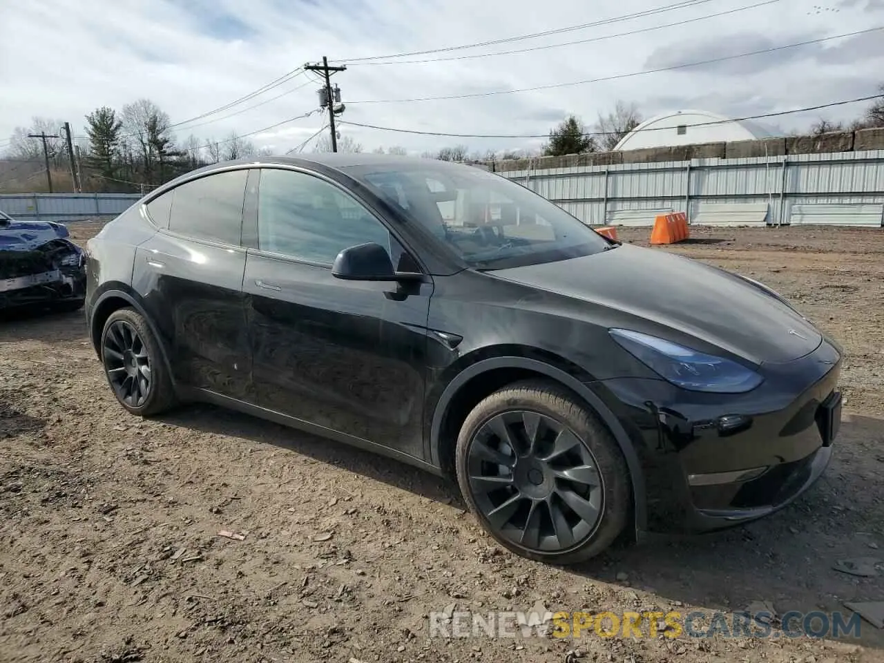 4 Photograph of a damaged car 7SAYGDEE1RA305600 TESLA MODEL Y 2024