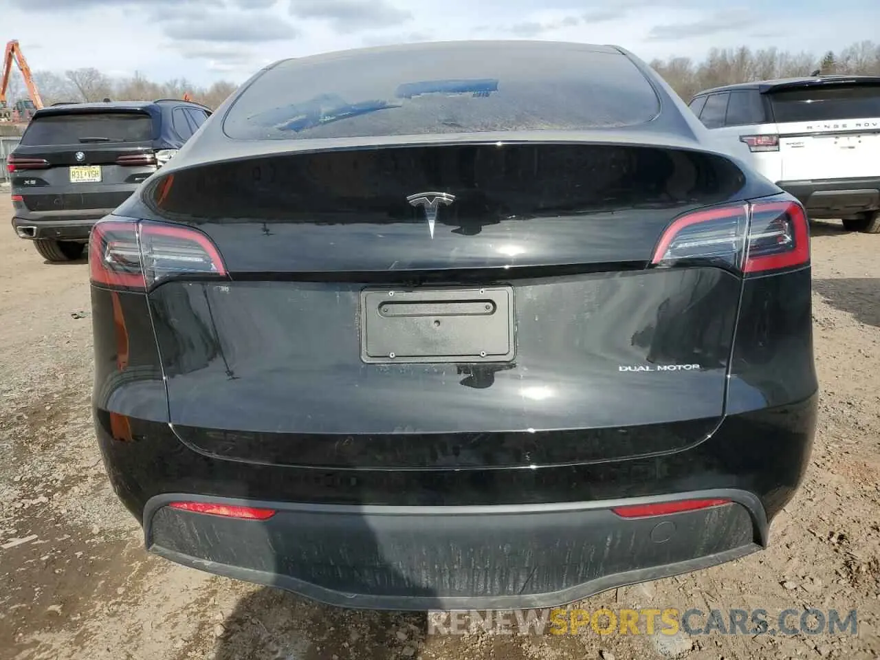 6 Photograph of a damaged car 7SAYGDEE1RA305600 TESLA MODEL Y 2024