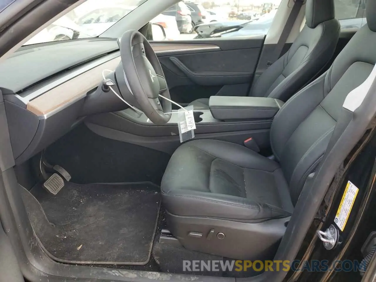 7 Photograph of a damaged car 7SAYGDEE1RA305600 TESLA MODEL Y 2024