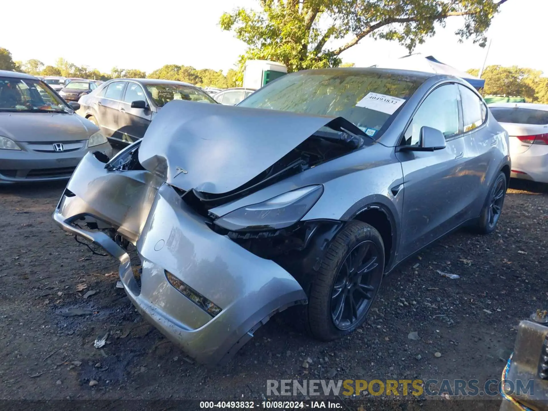 2 Photograph of a damaged car 7SAYGDEE1RA307833 TESLA MODEL Y 2024