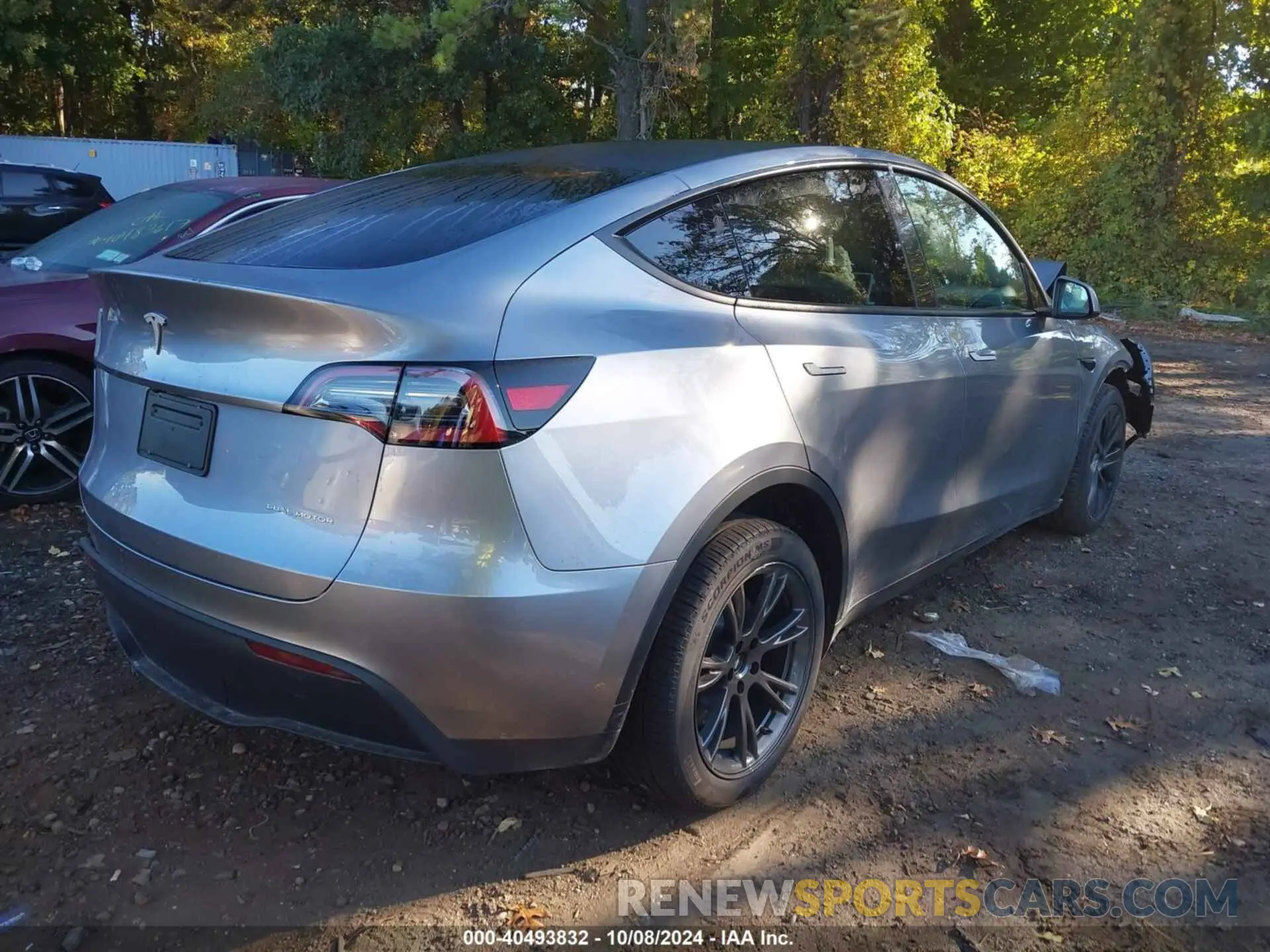 4 Photograph of a damaged car 7SAYGDEE1RA307833 TESLA MODEL Y 2024