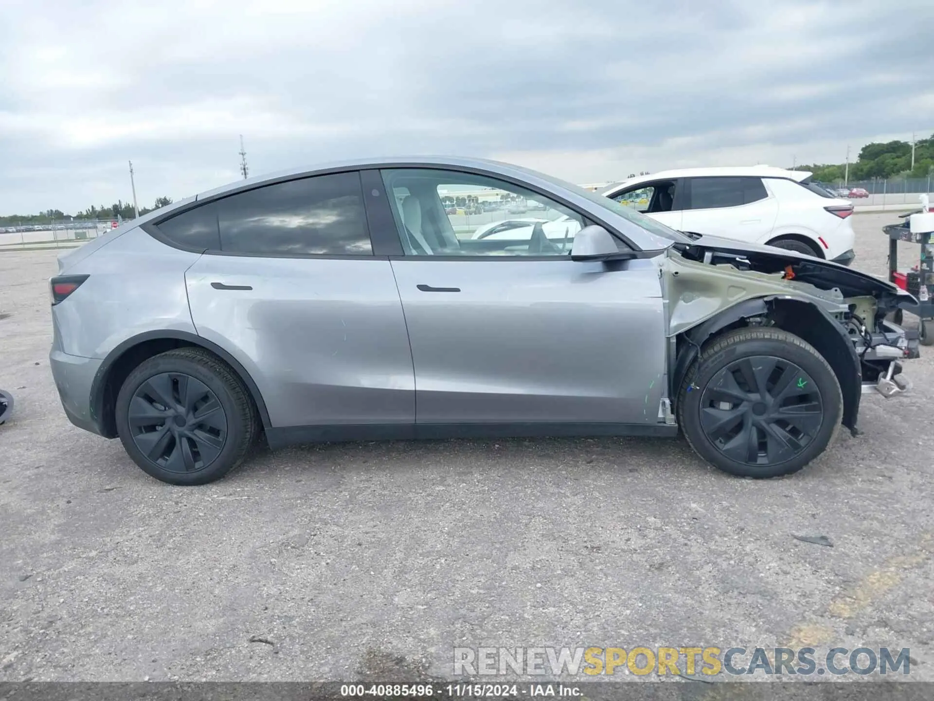 14 Photograph of a damaged car 7SAYGDEE1RA309162 TESLA MODEL Y 2024