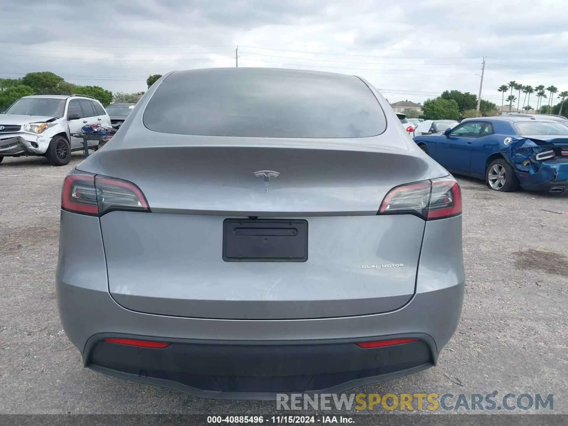 17 Photograph of a damaged car 7SAYGDEE1RA309162 TESLA MODEL Y 2024