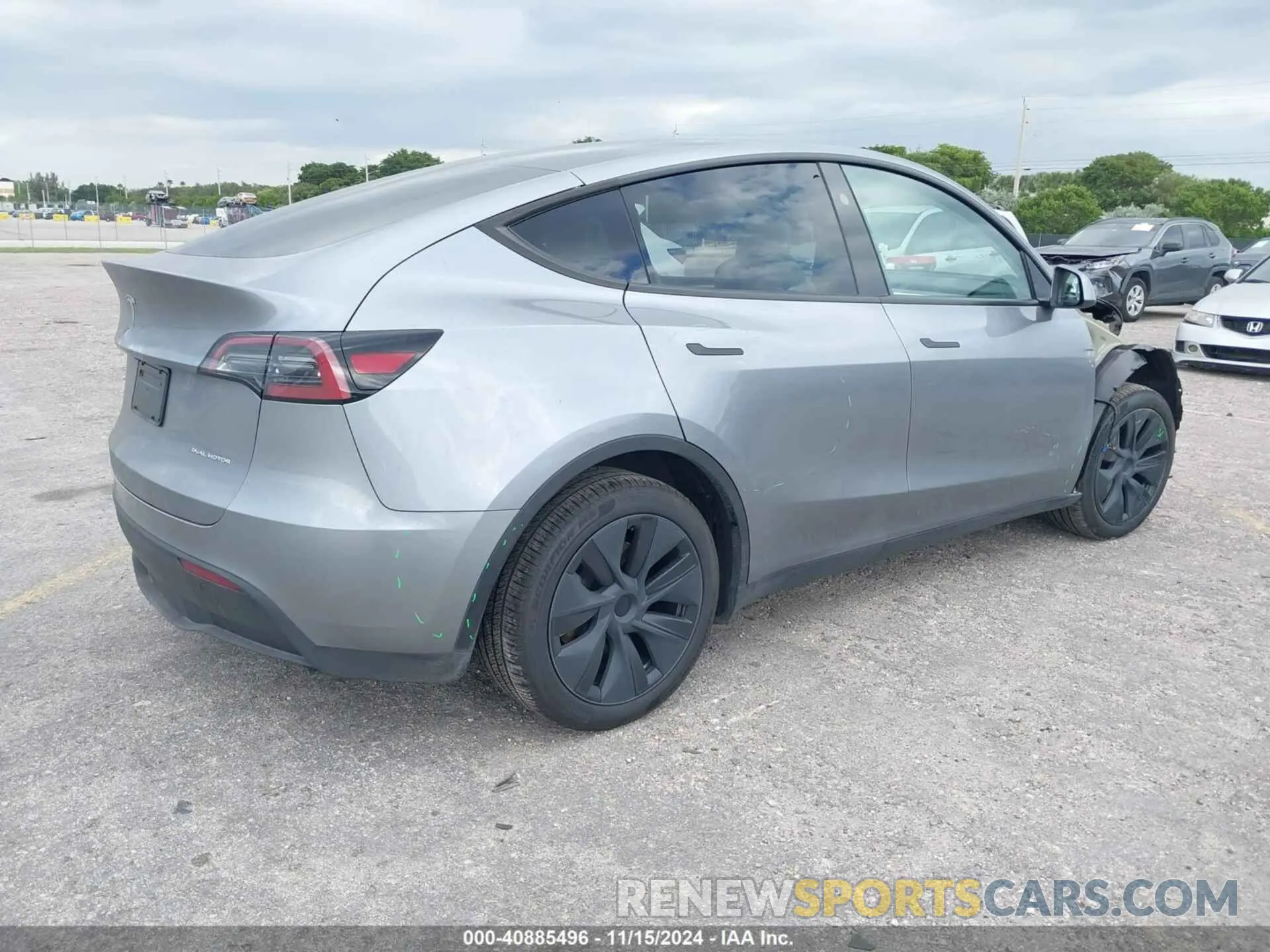 4 Photograph of a damaged car 7SAYGDEE1RA309162 TESLA MODEL Y 2024