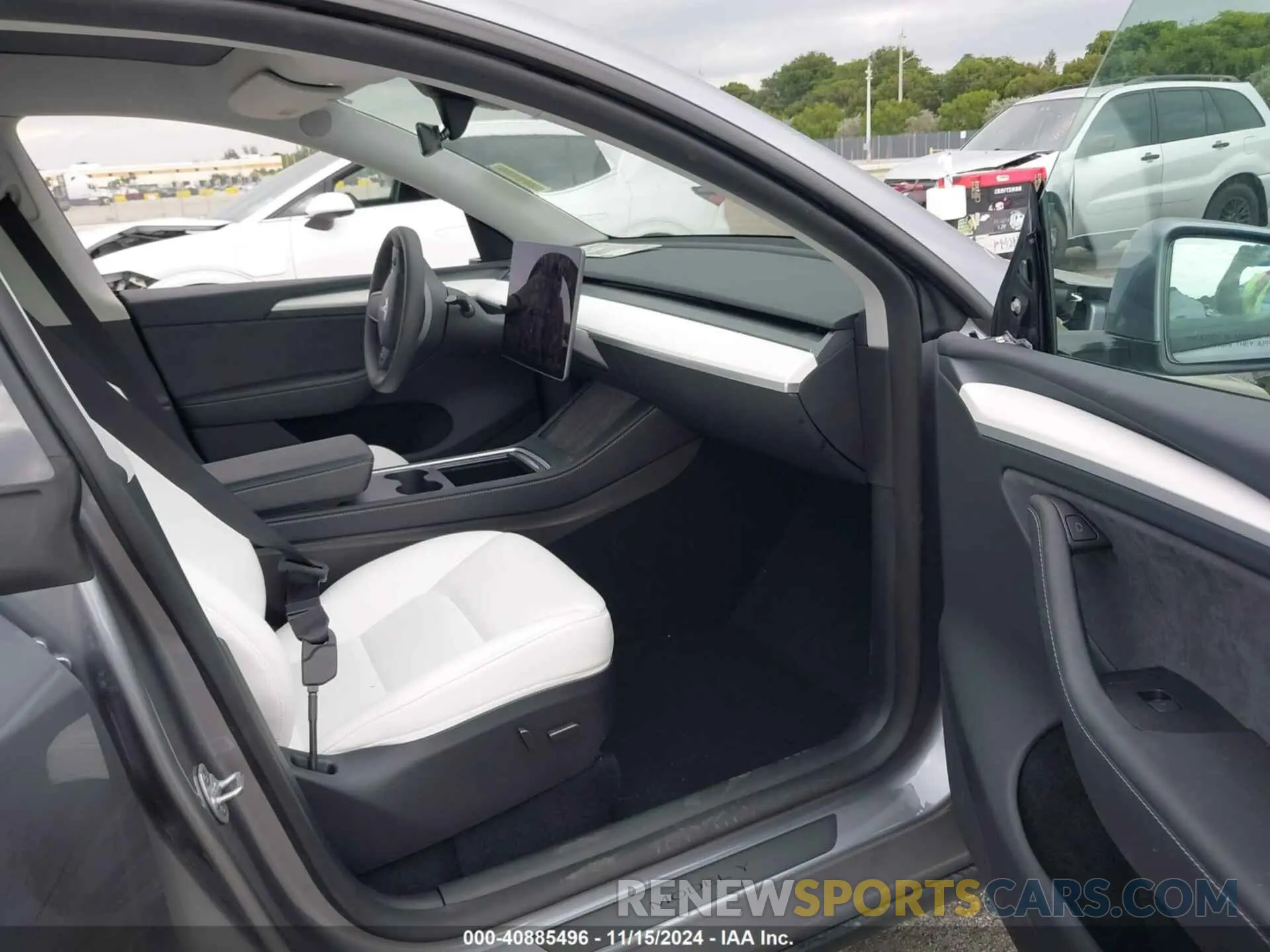 5 Photograph of a damaged car 7SAYGDEE1RA309162 TESLA MODEL Y 2024