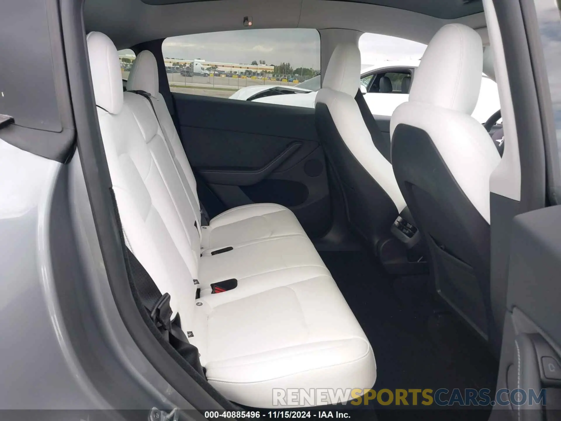 8 Photograph of a damaged car 7SAYGDEE1RA309162 TESLA MODEL Y 2024