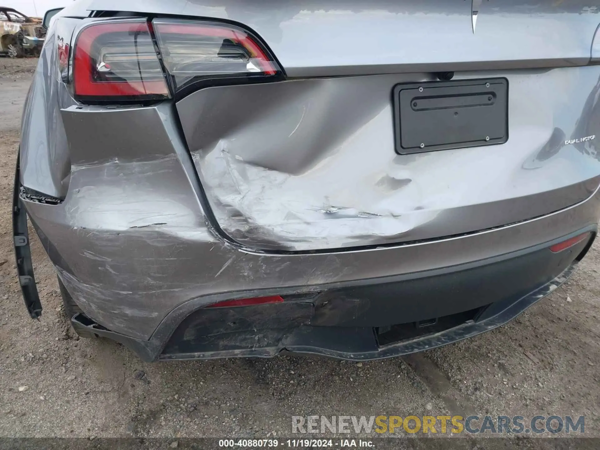 21 Photograph of a damaged car 7SAYGDEE1RA312143 TESLA MODEL Y 2024