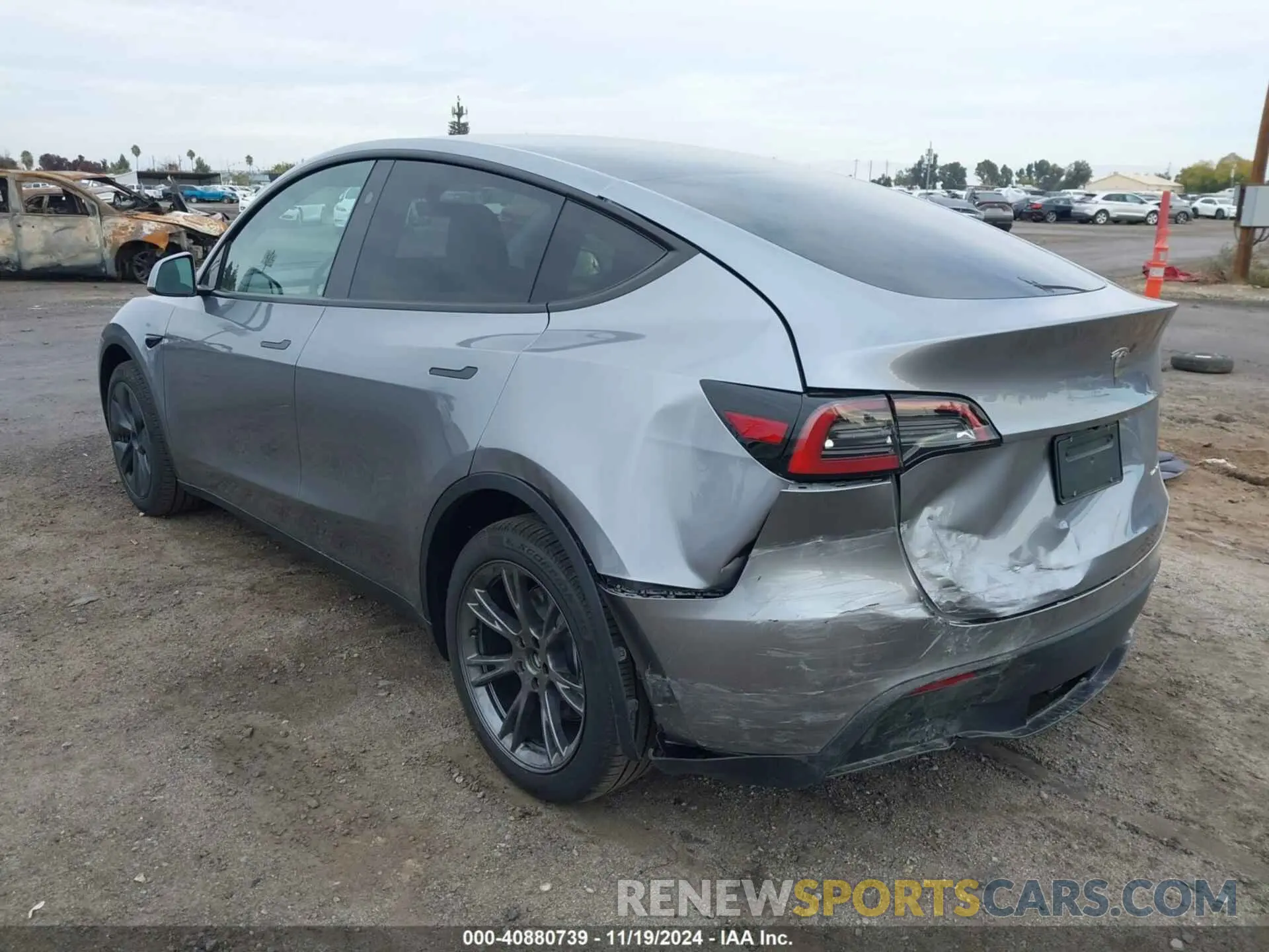 3 Photograph of a damaged car 7SAYGDEE1RA312143 TESLA MODEL Y 2024