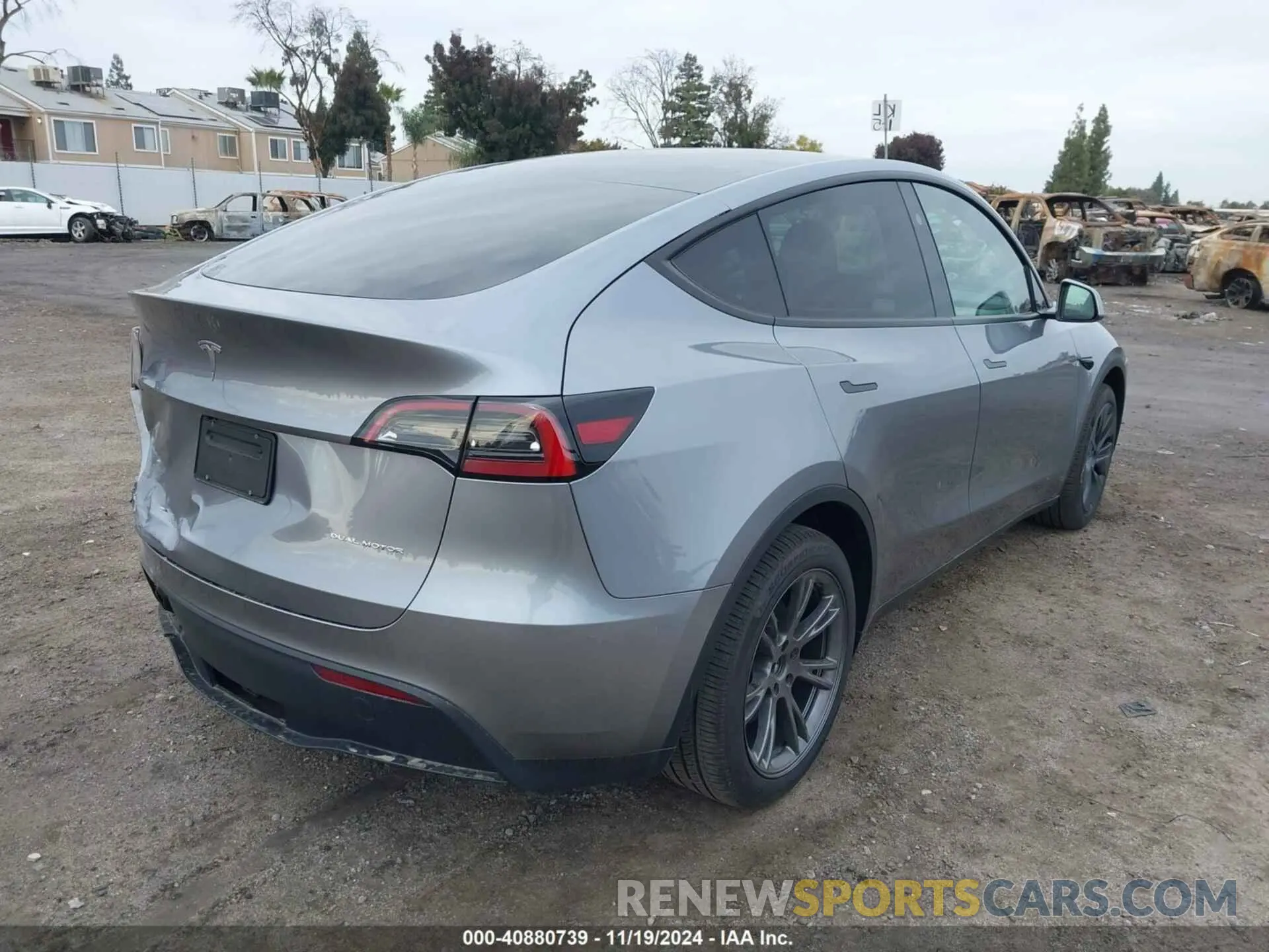 4 Photograph of a damaged car 7SAYGDEE1RA312143 TESLA MODEL Y 2024