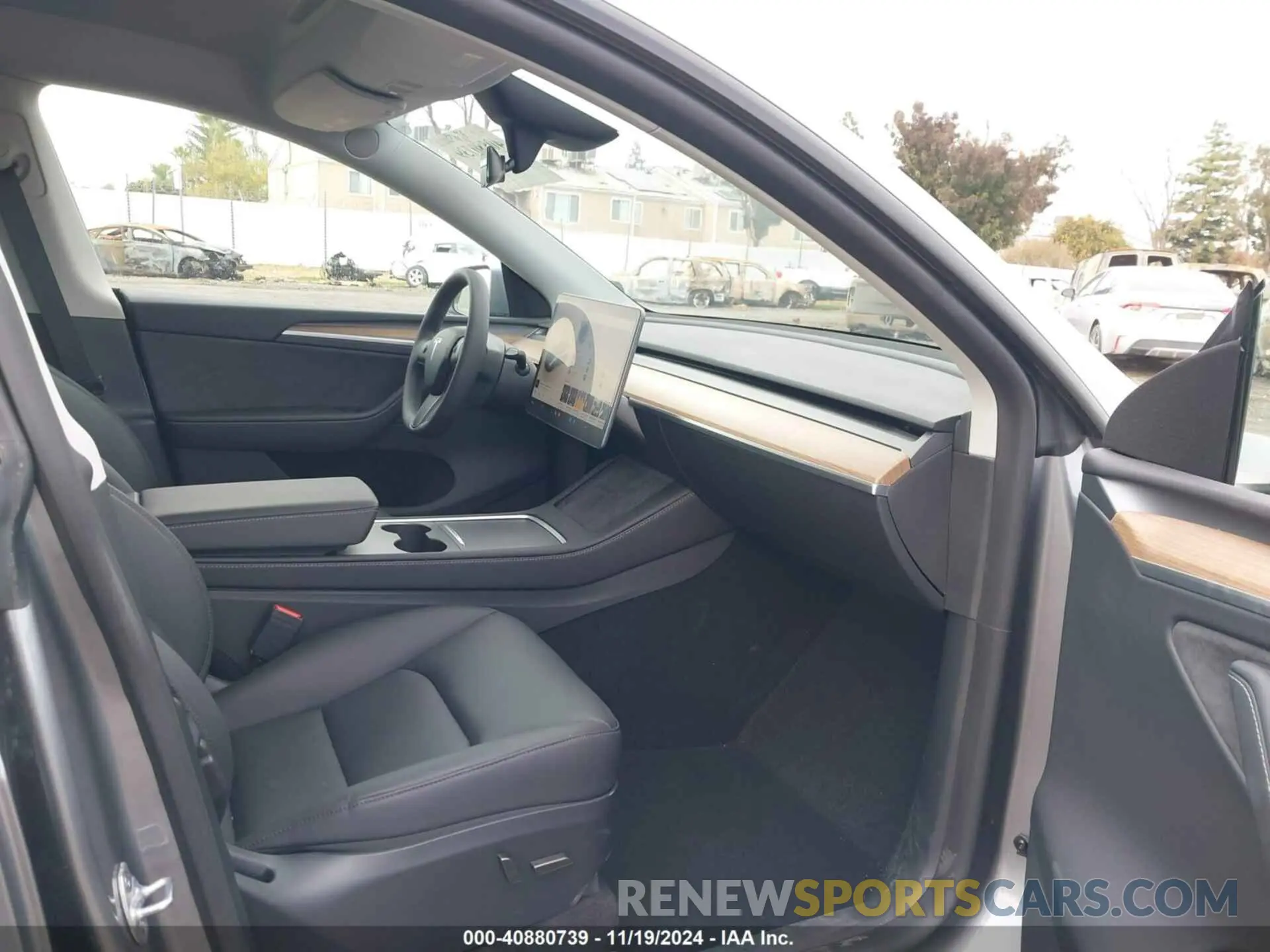 5 Photograph of a damaged car 7SAYGDEE1RA312143 TESLA MODEL Y 2024