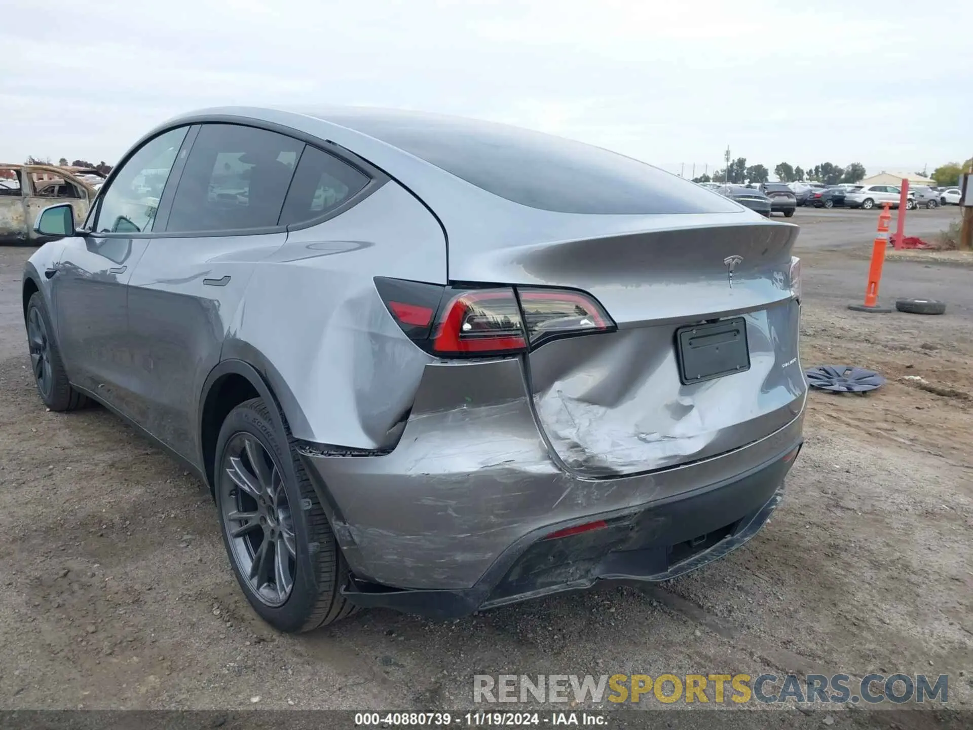 6 Photograph of a damaged car 7SAYGDEE1RA312143 TESLA MODEL Y 2024