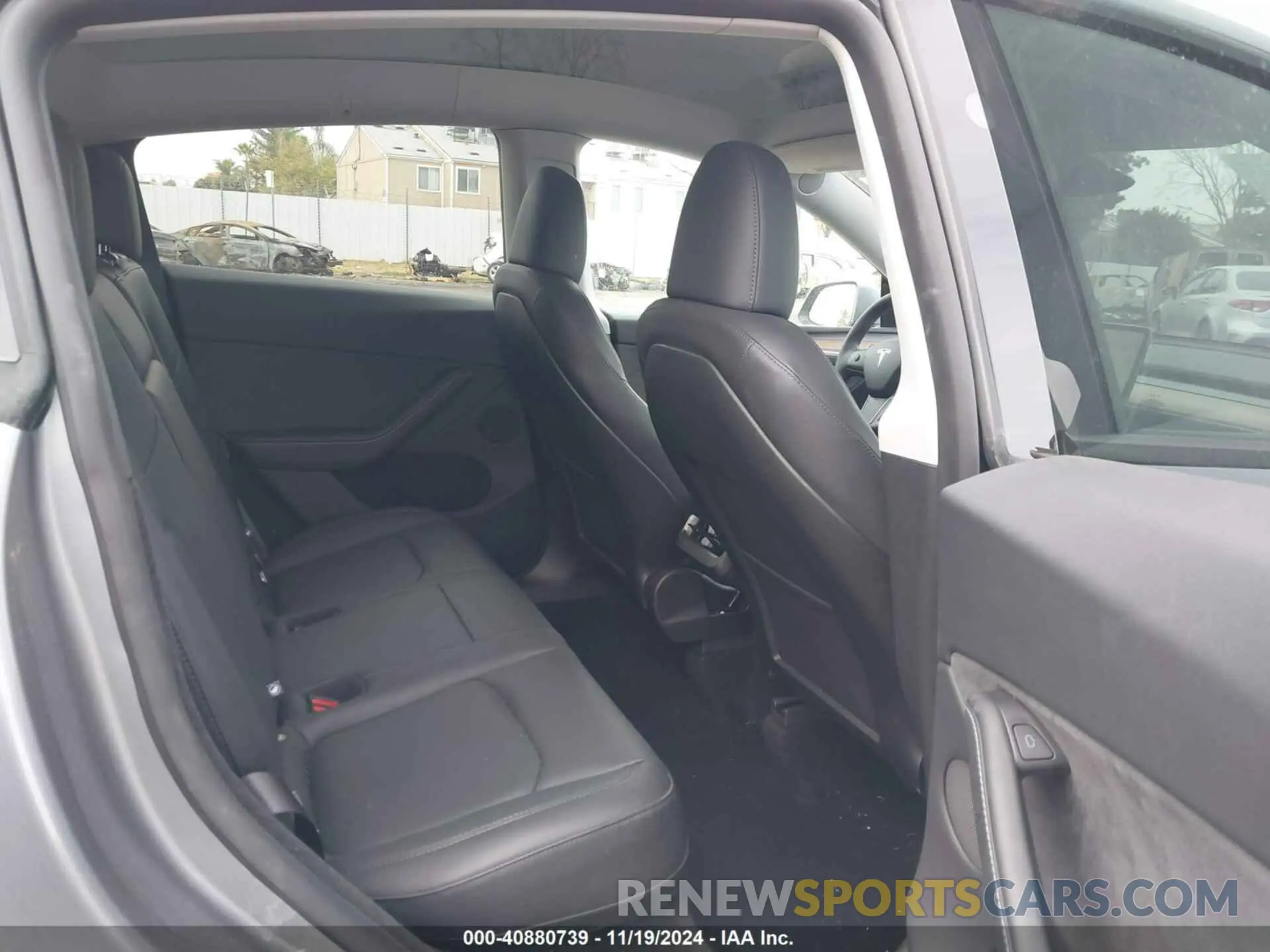 8 Photograph of a damaged car 7SAYGDEE1RA312143 TESLA MODEL Y 2024
