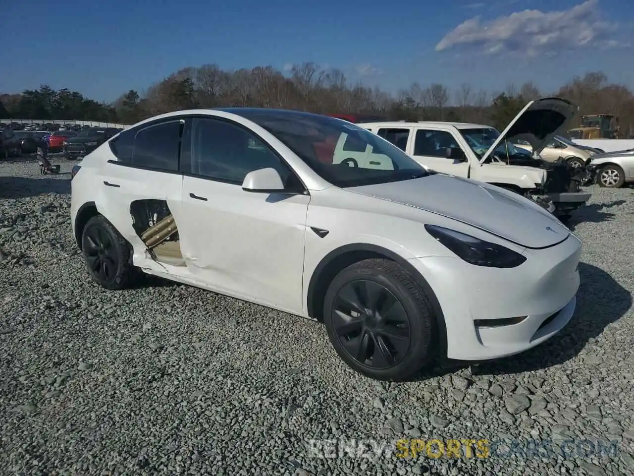 4 Photograph of a damaged car 7SAYGDEE1RA332330 TESLA MODEL Y 2024