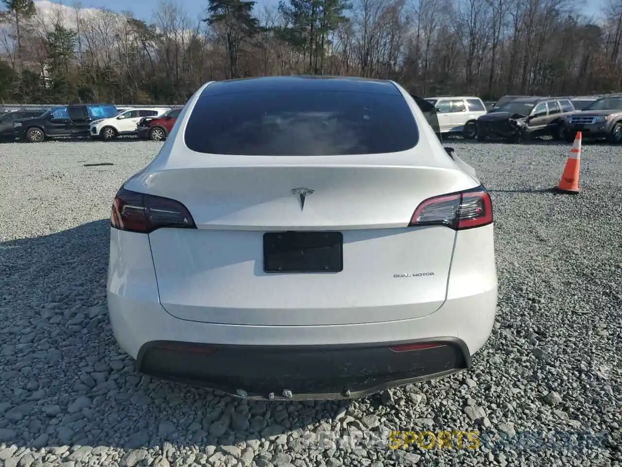 6 Photograph of a damaged car 7SAYGDEE1RA332330 TESLA MODEL Y 2024