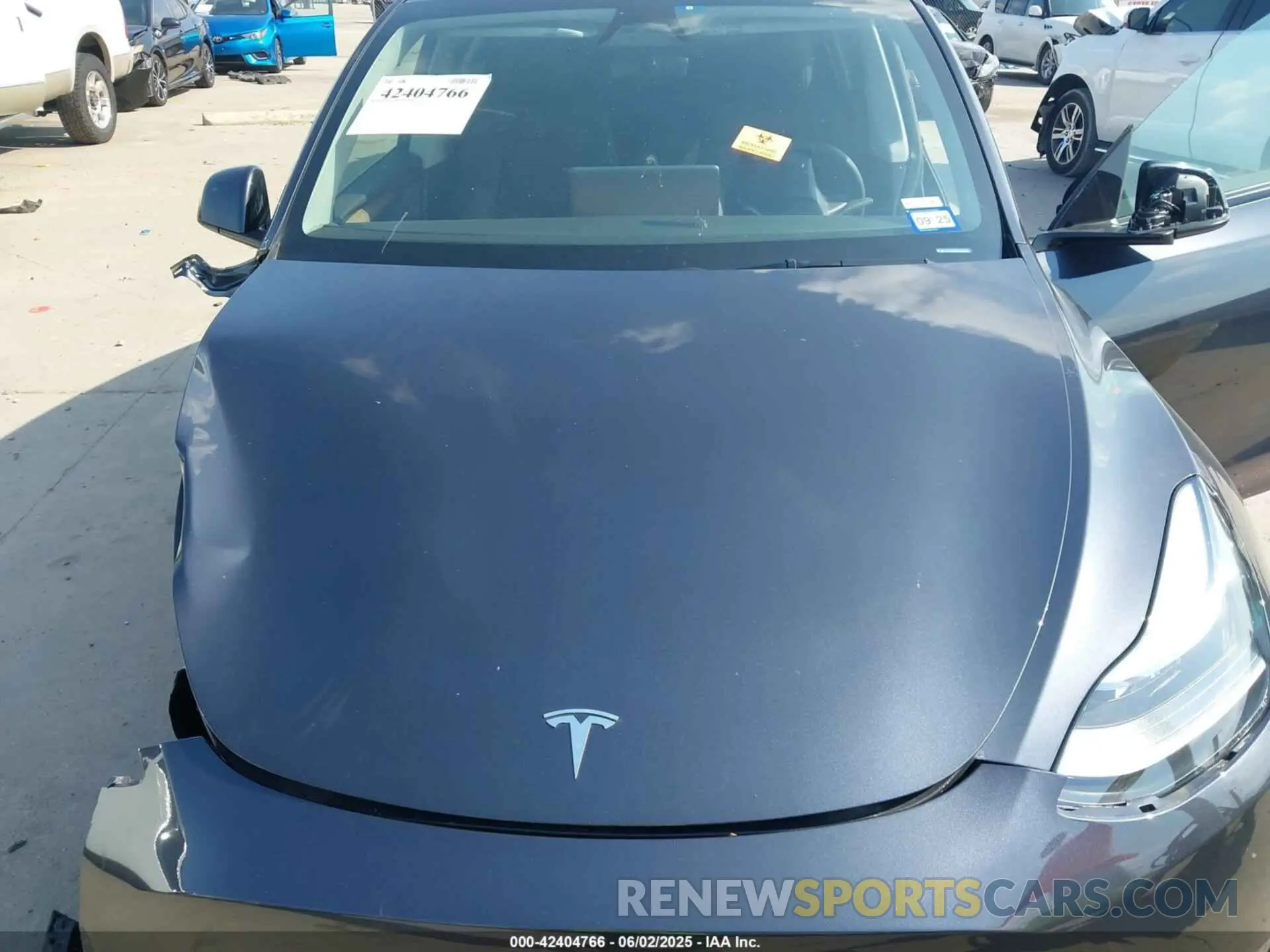 10 Photograph of a damaged car 7SAYGDEE1RA332683 TESLA MODEL Y 2024