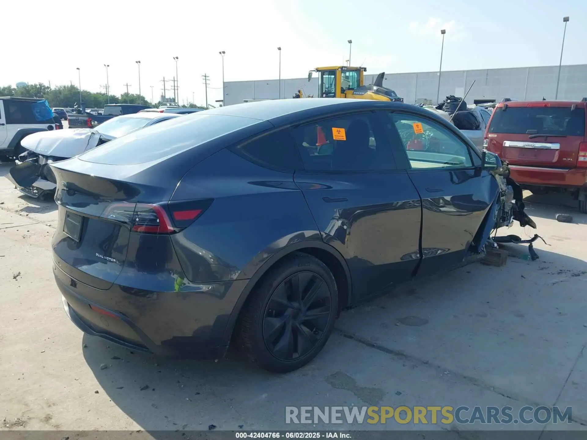 4 Photograph of a damaged car 7SAYGDEE1RA332683 TESLA MODEL Y 2024