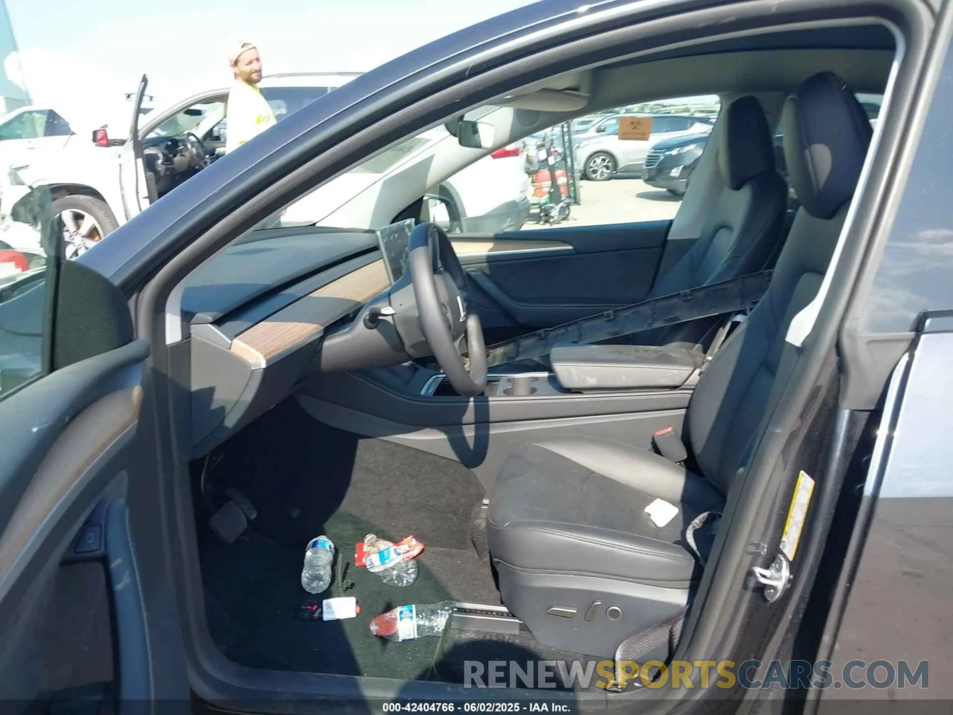 5 Photograph of a damaged car 7SAYGDEE1RA332683 TESLA MODEL Y 2024