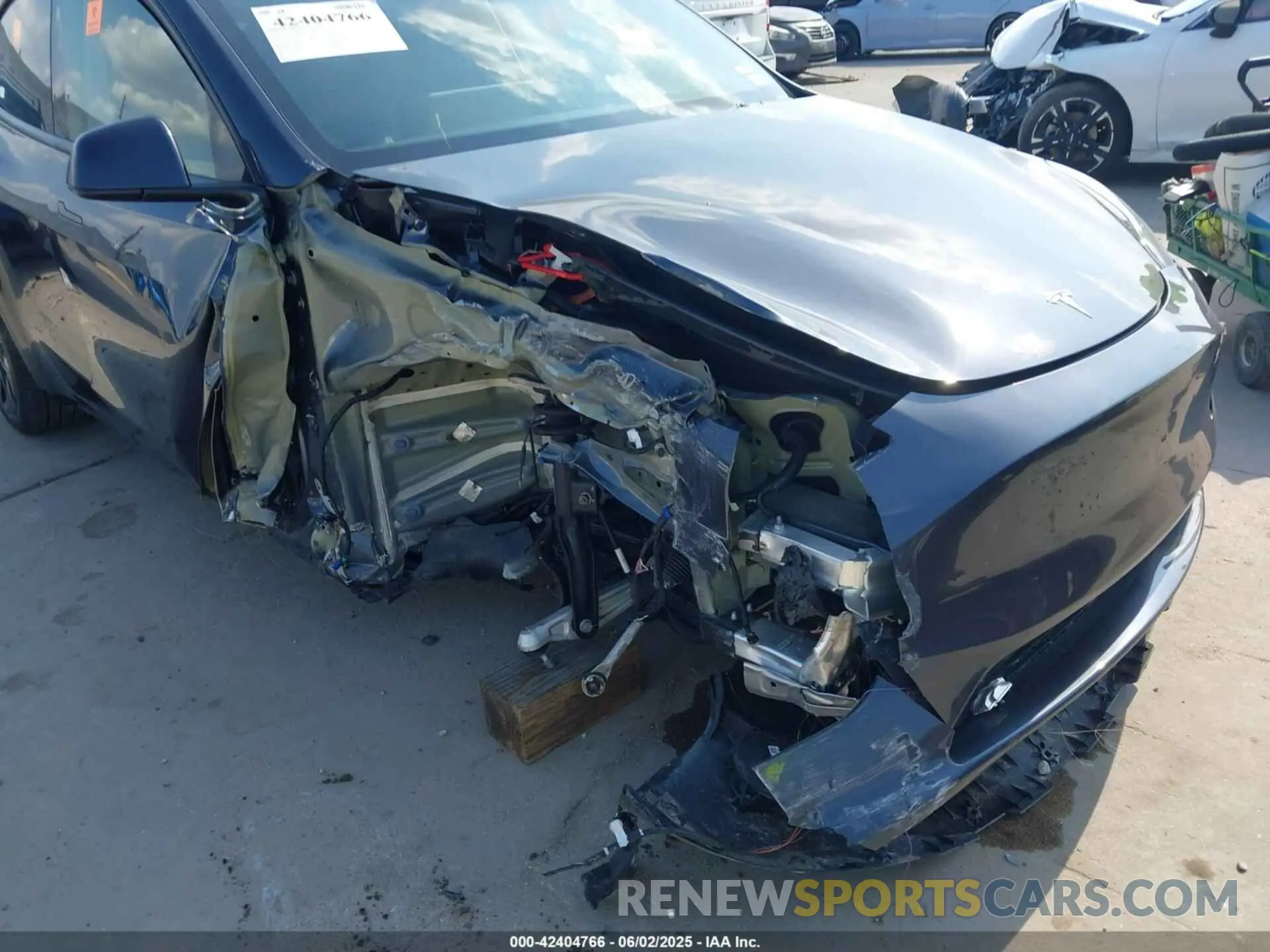6 Photograph of a damaged car 7SAYGDEE1RA332683 TESLA MODEL Y 2024