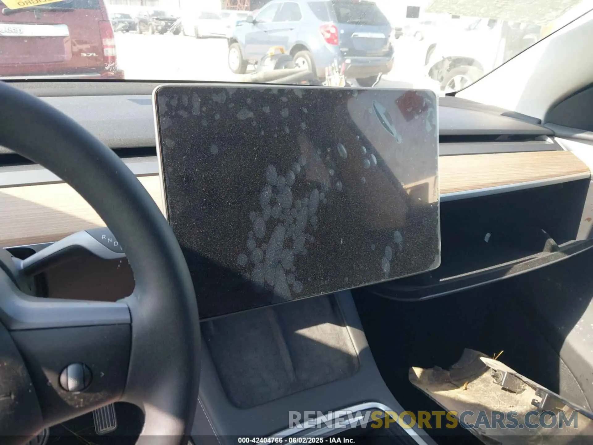 7 Photograph of a damaged car 7SAYGDEE1RA332683 TESLA MODEL Y 2024