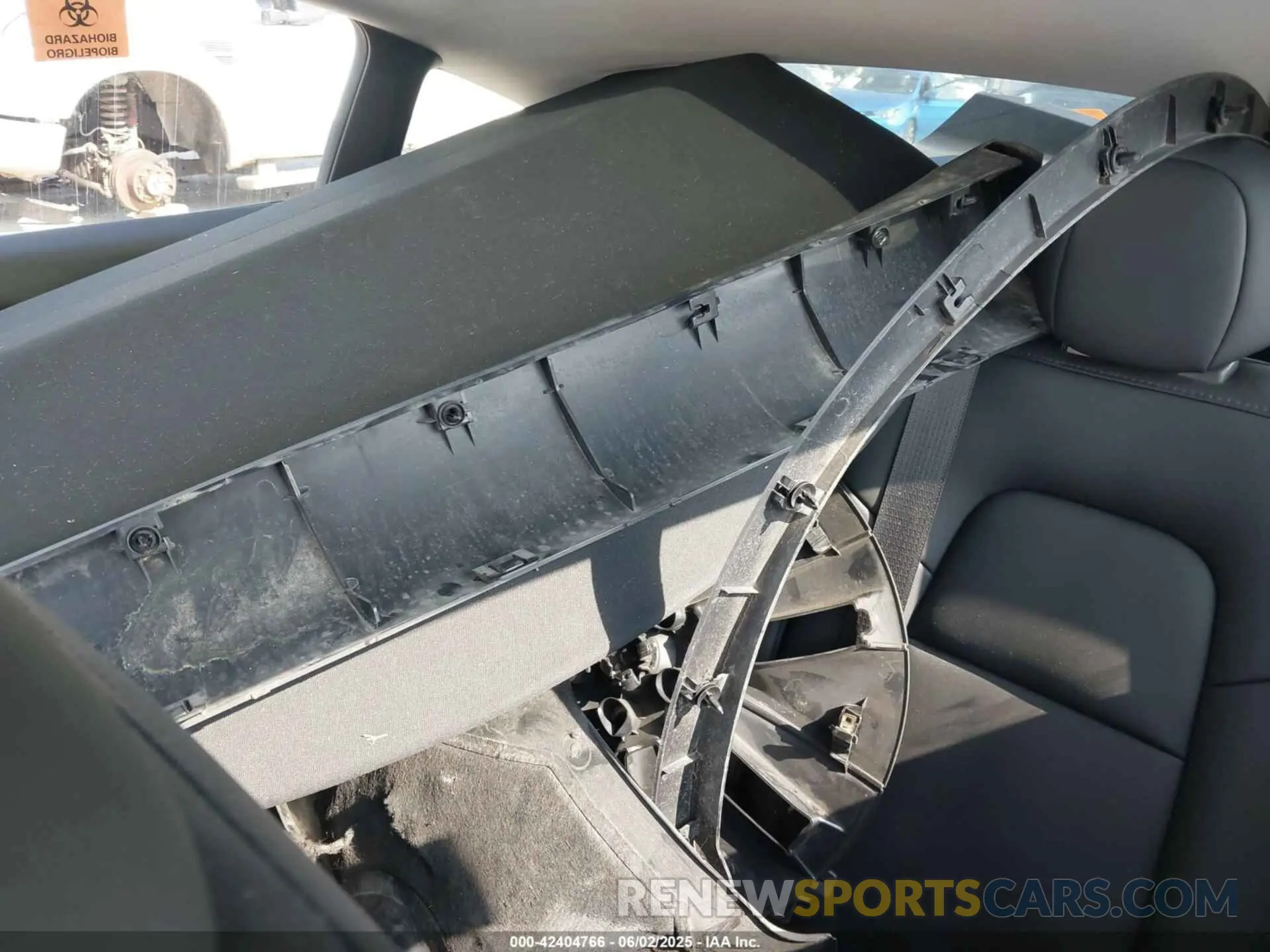 8 Photograph of a damaged car 7SAYGDEE1RA332683 TESLA MODEL Y 2024