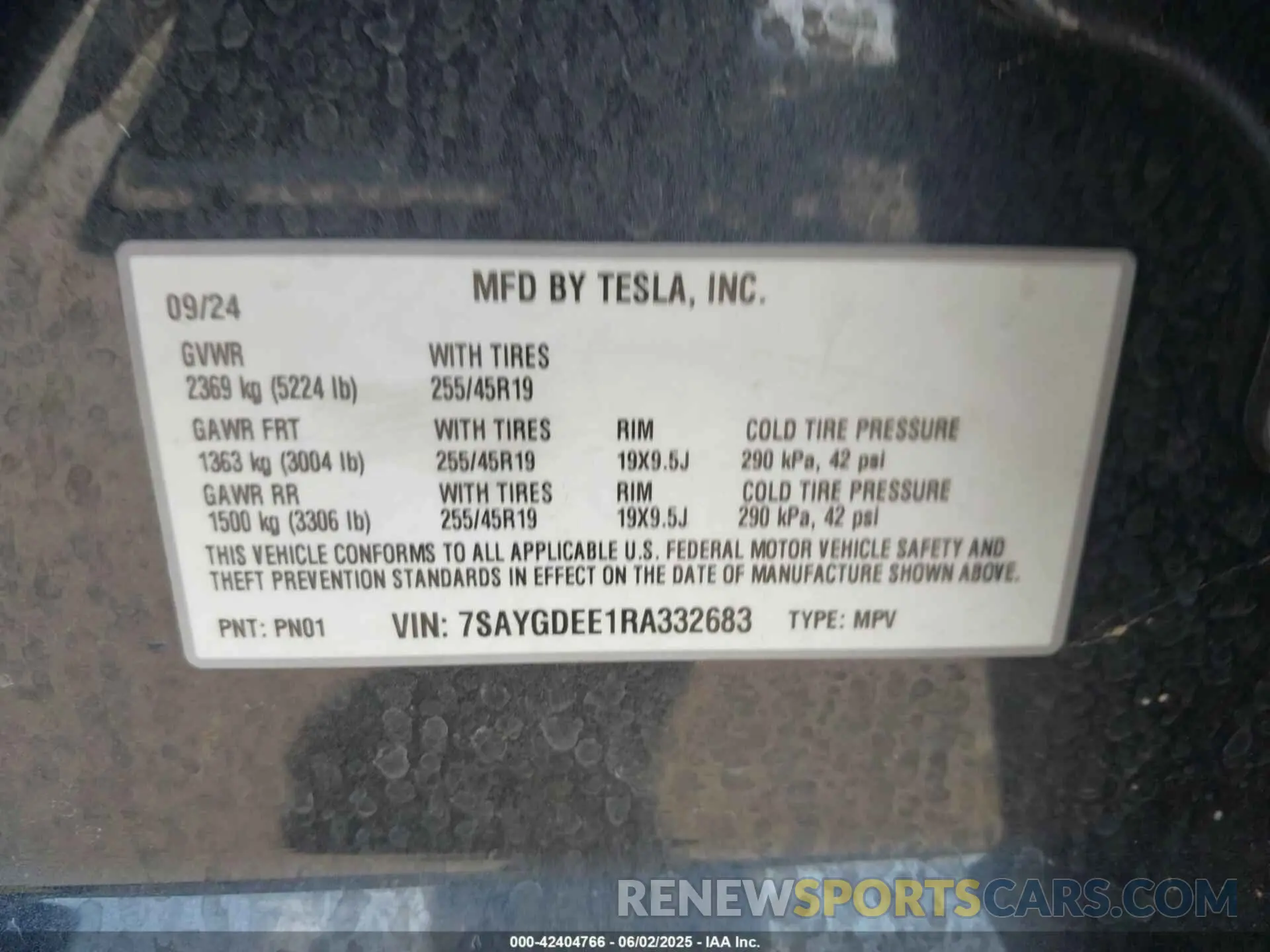 9 Photograph of a damaged car 7SAYGDEE1RA332683 TESLA MODEL Y 2024