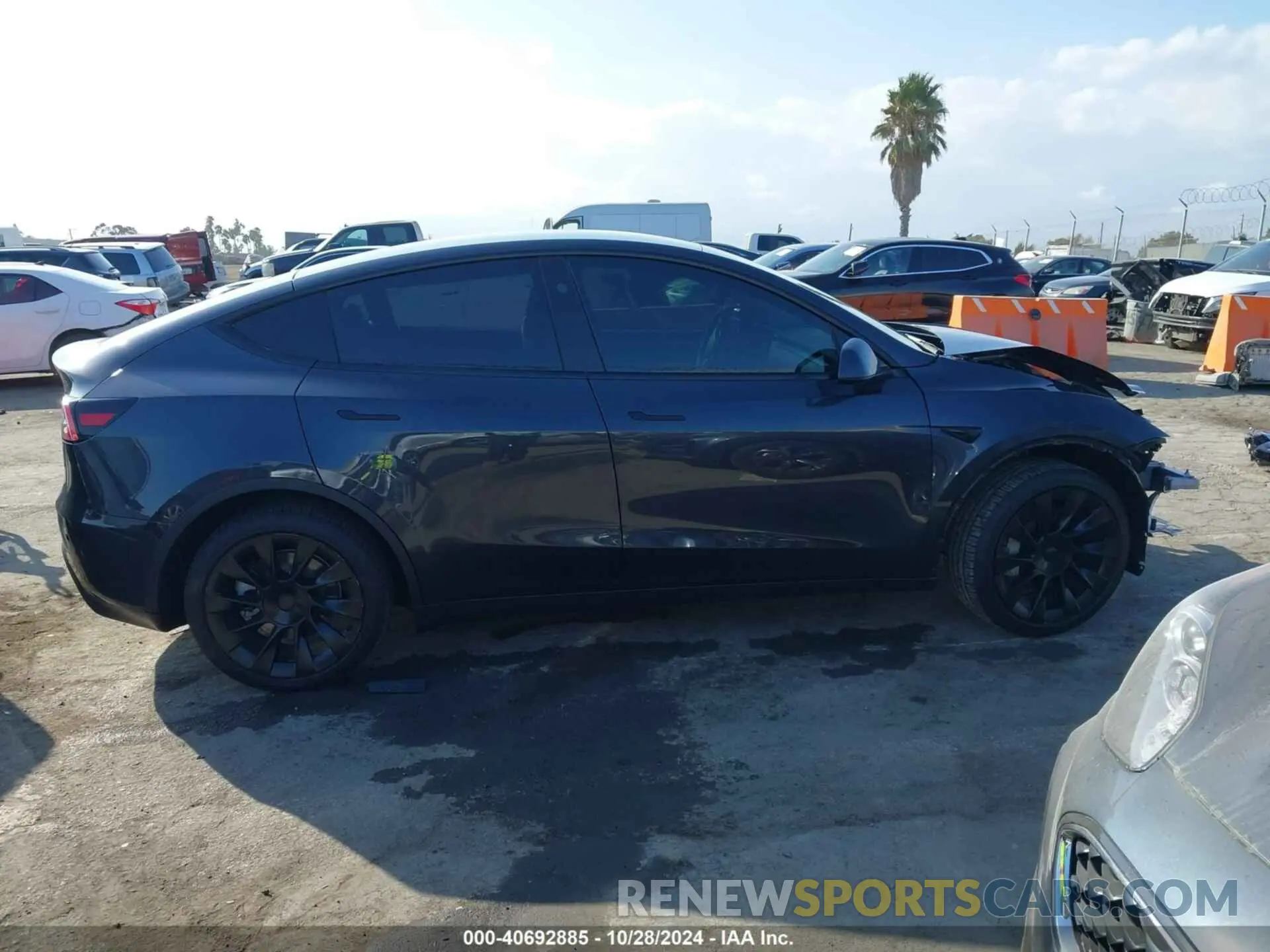 14 Photograph of a damaged car 7SAYGDEE1RF006014 TESLA MODEL Y 2024