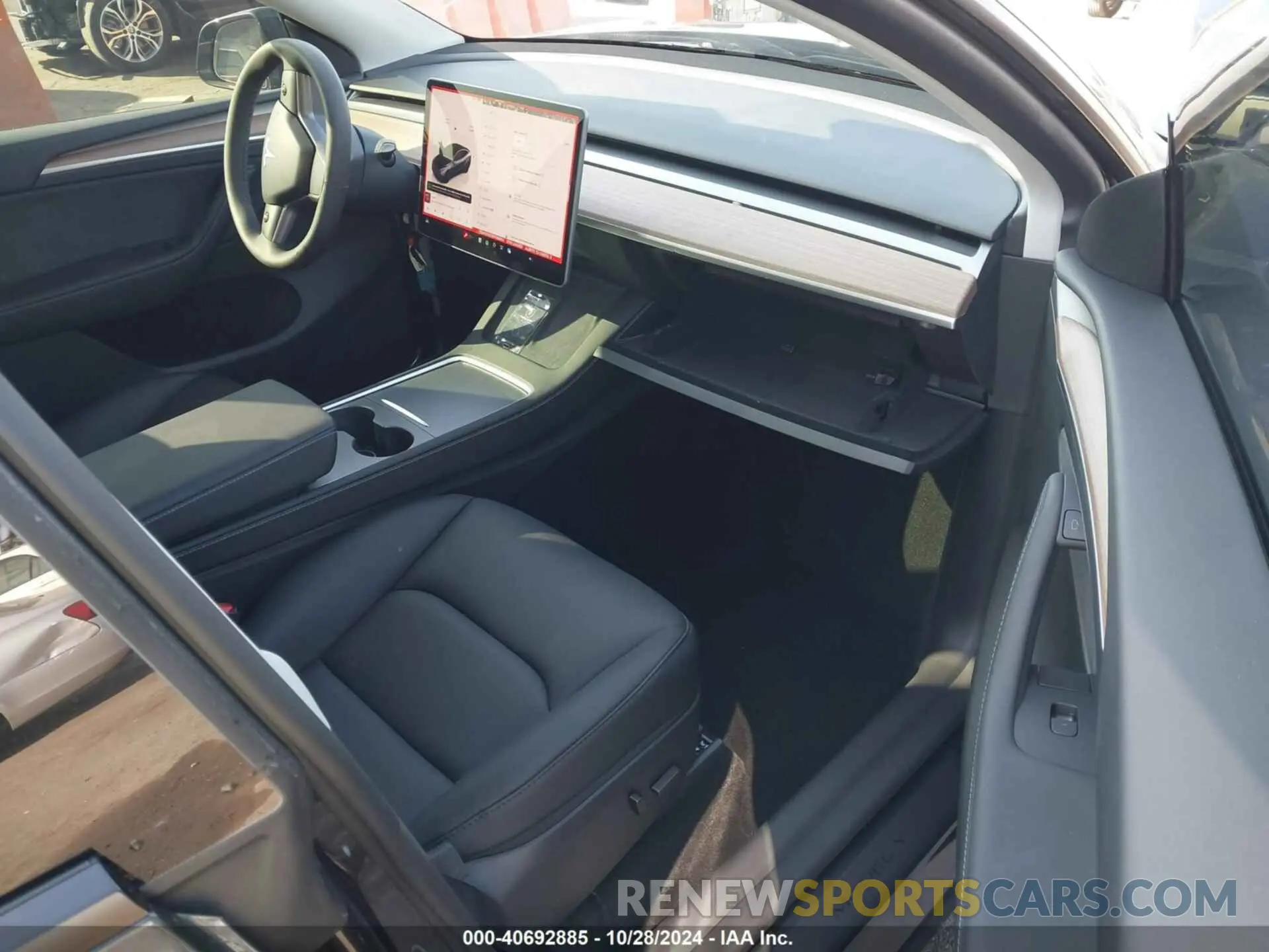 5 Photograph of a damaged car 7SAYGDEE1RF006014 TESLA MODEL Y 2024