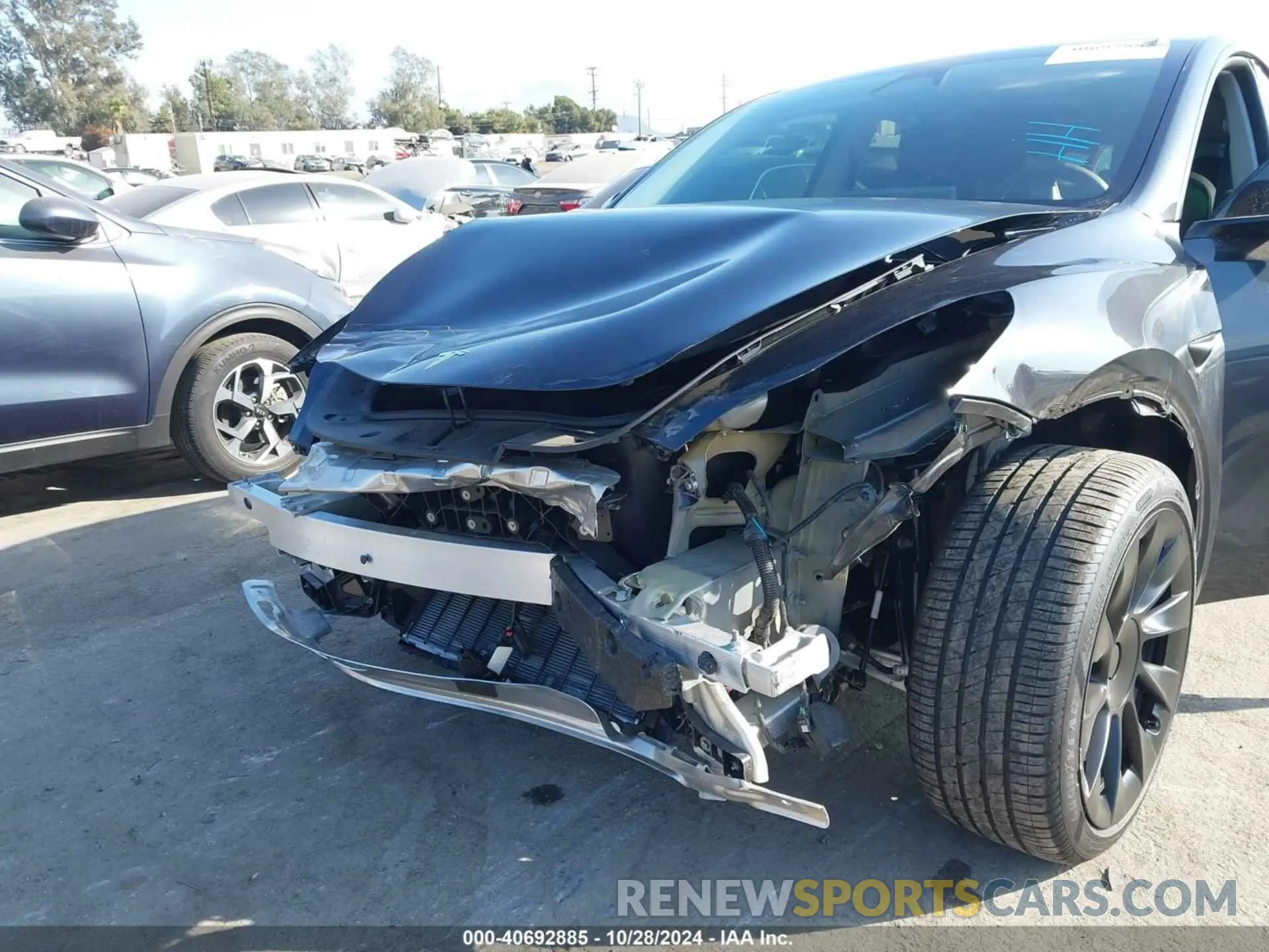 6 Photograph of a damaged car 7SAYGDEE1RF006014 TESLA MODEL Y 2024
