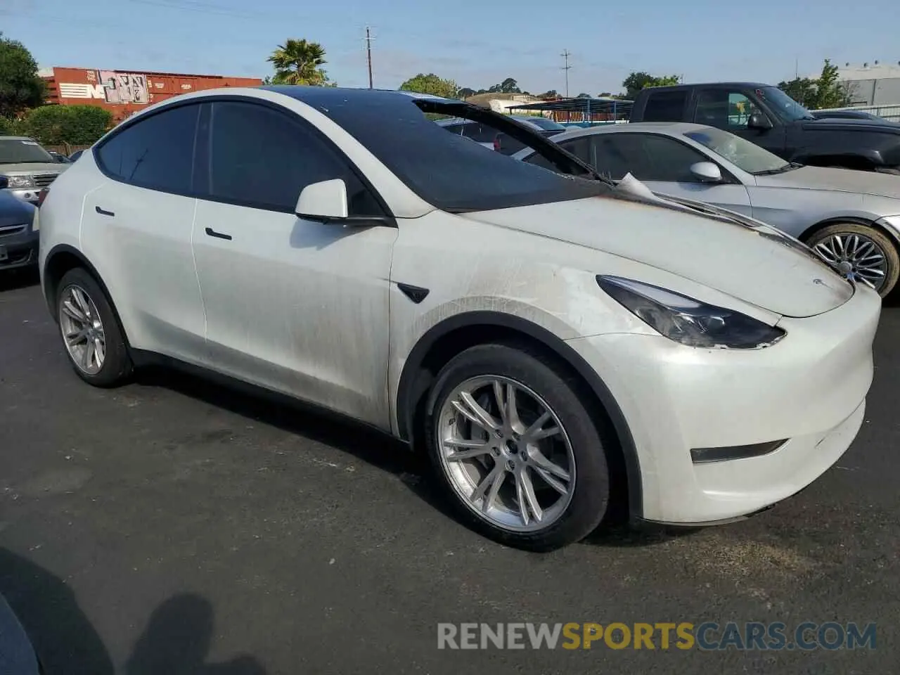 4 Photograph of a damaged car 7SAYGDEE1RF025842 TESLA MODEL Y 2024