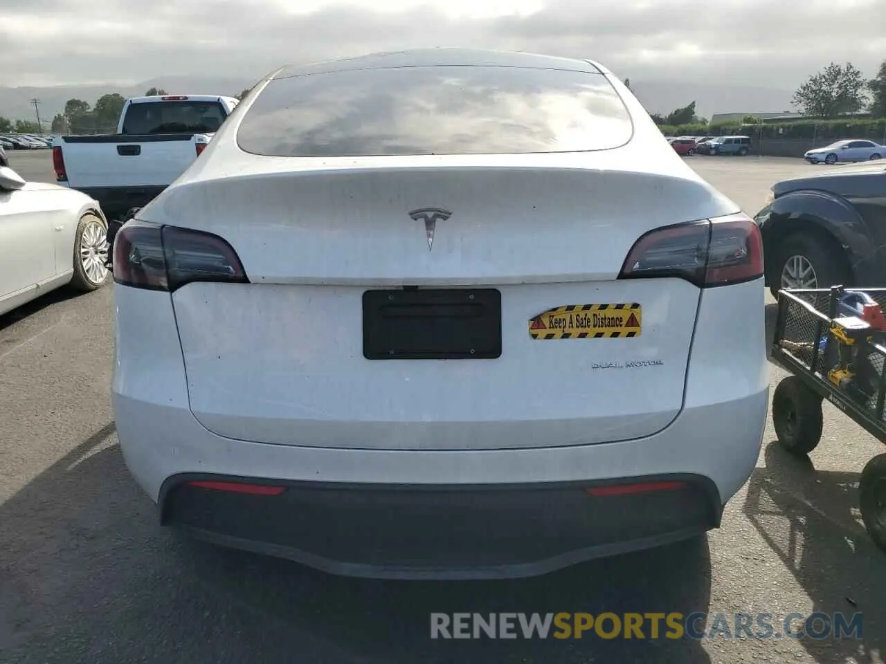 6 Photograph of a damaged car 7SAYGDEE1RF025842 TESLA MODEL Y 2024