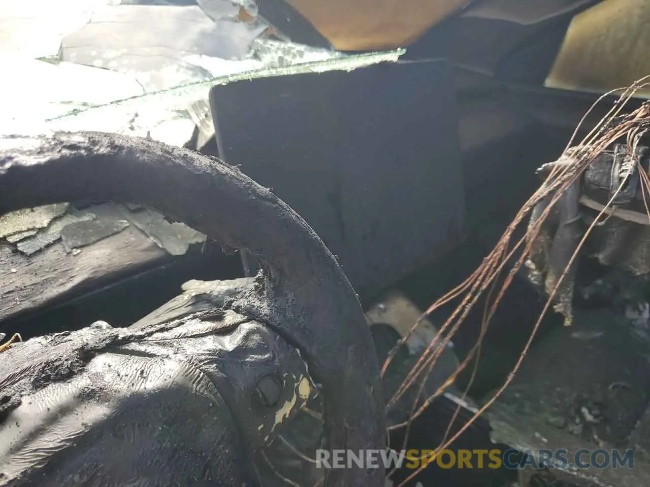 9 Photograph of a damaged car 7SAYGDEE1RF025842 TESLA MODEL Y 2024