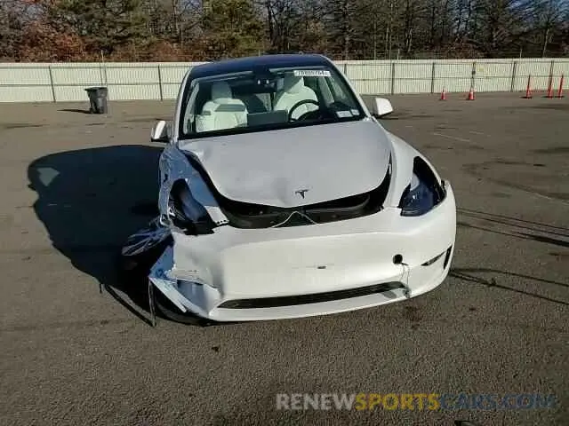 12 Photograph of a damaged car 7SAYGDEE1RF036260 TESLA MODEL Y 2024