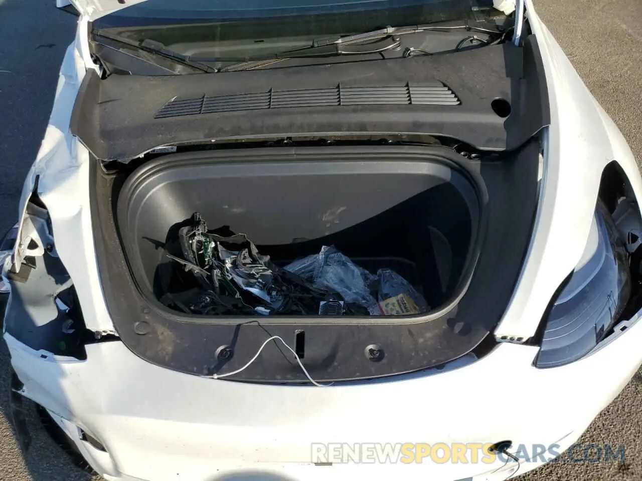 13 Photograph of a damaged car 7SAYGDEE1RF036260 TESLA MODEL Y 2024