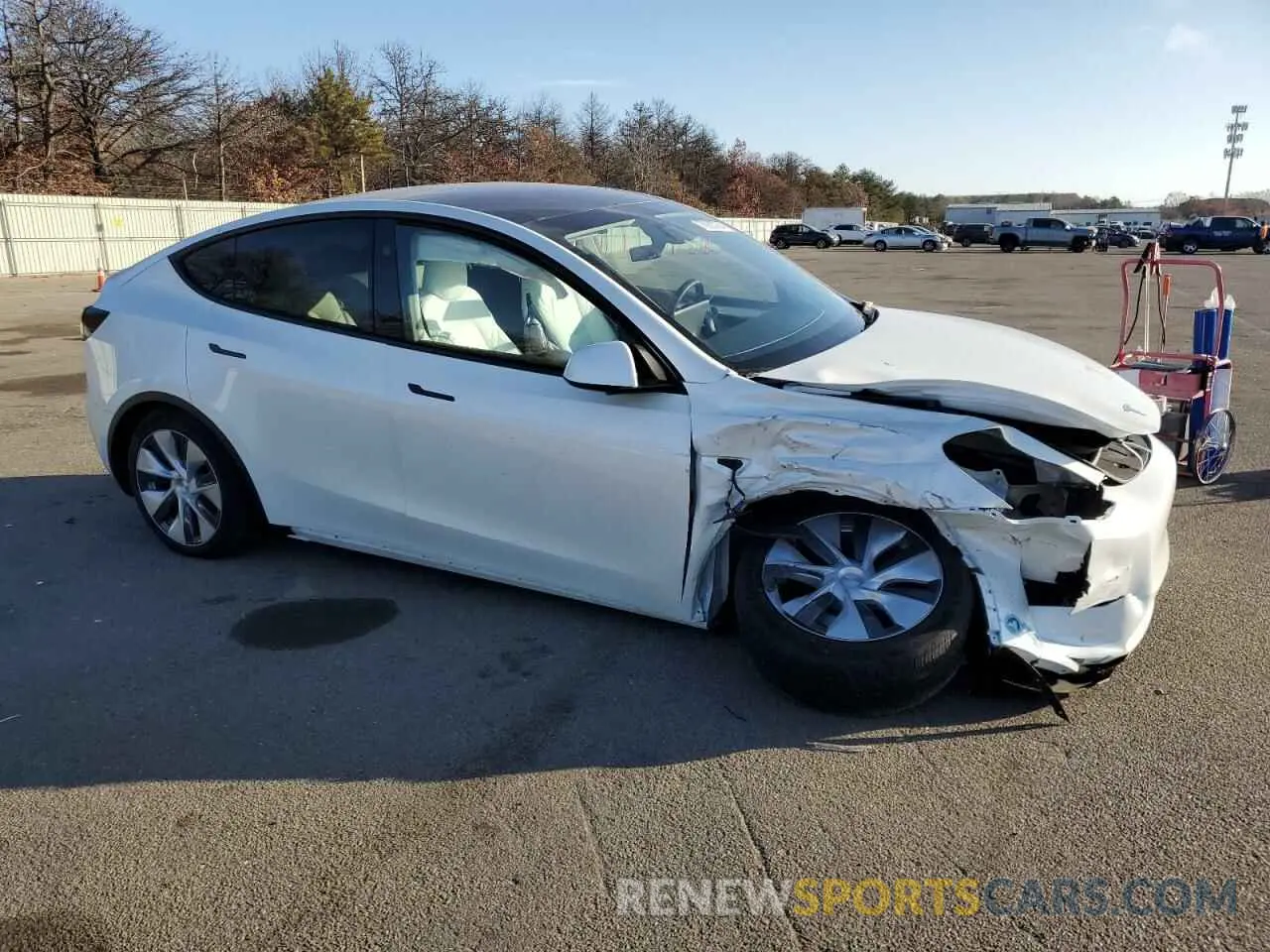 4 Photograph of a damaged car 7SAYGDEE1RF036260 TESLA MODEL Y 2024