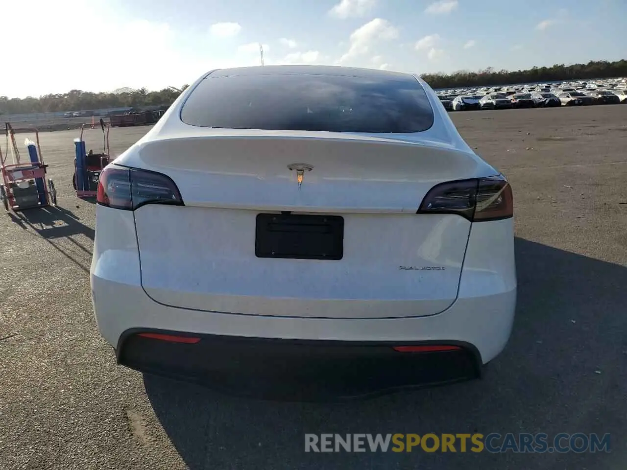 6 Photograph of a damaged car 7SAYGDEE1RF036260 TESLA MODEL Y 2024