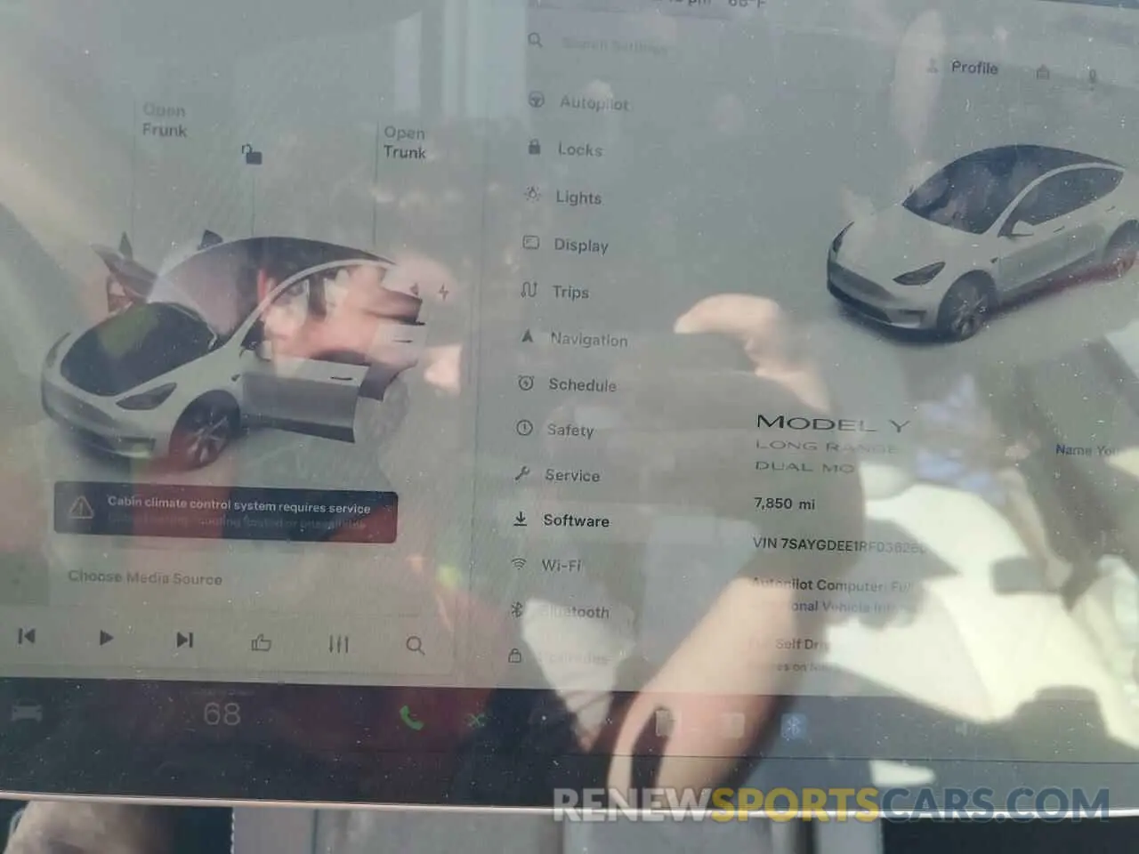 9 Photograph of a damaged car 7SAYGDEE1RF036260 TESLA MODEL Y 2024