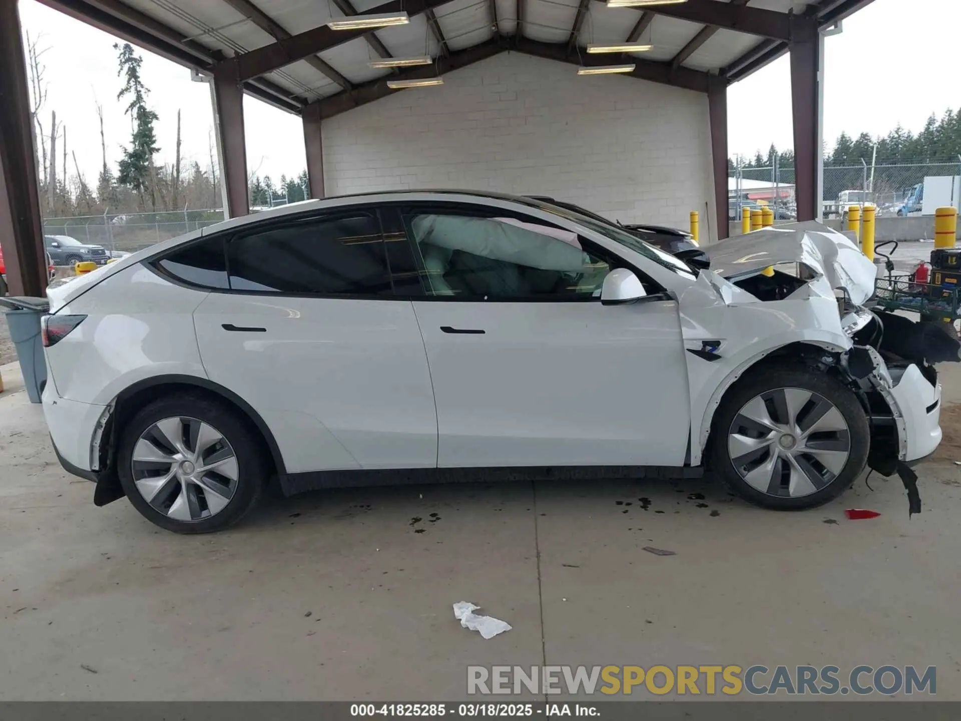 13 Photograph of a damaged car 7SAYGDEE1RF047064 TESLA MODEL Y 2024