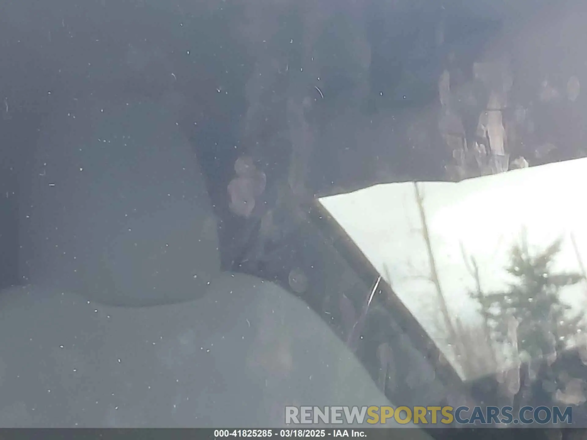 15 Photograph of a damaged car 7SAYGDEE1RF047064 TESLA MODEL Y 2024