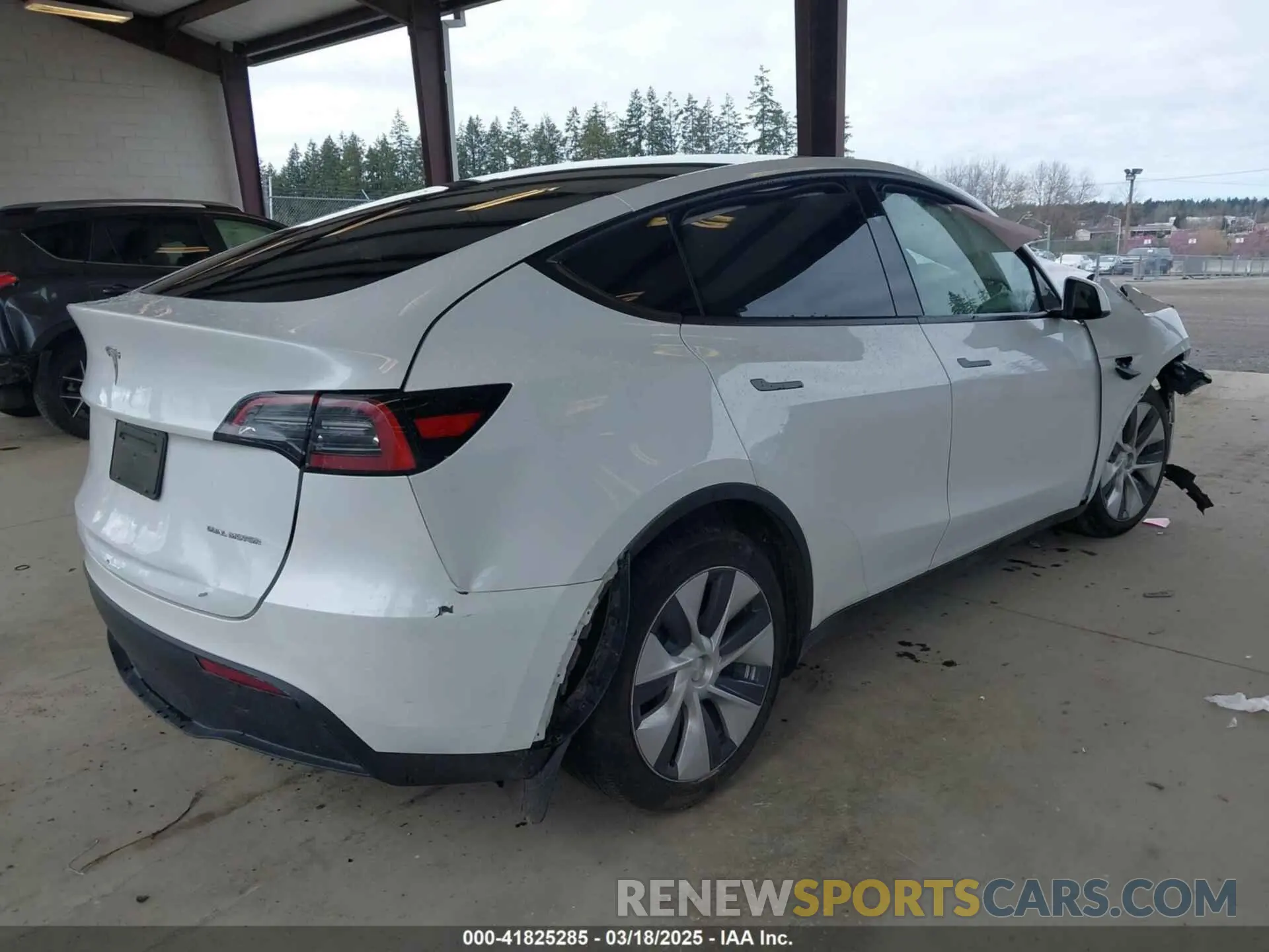 4 Photograph of a damaged car 7SAYGDEE1RF047064 TESLA MODEL Y 2024