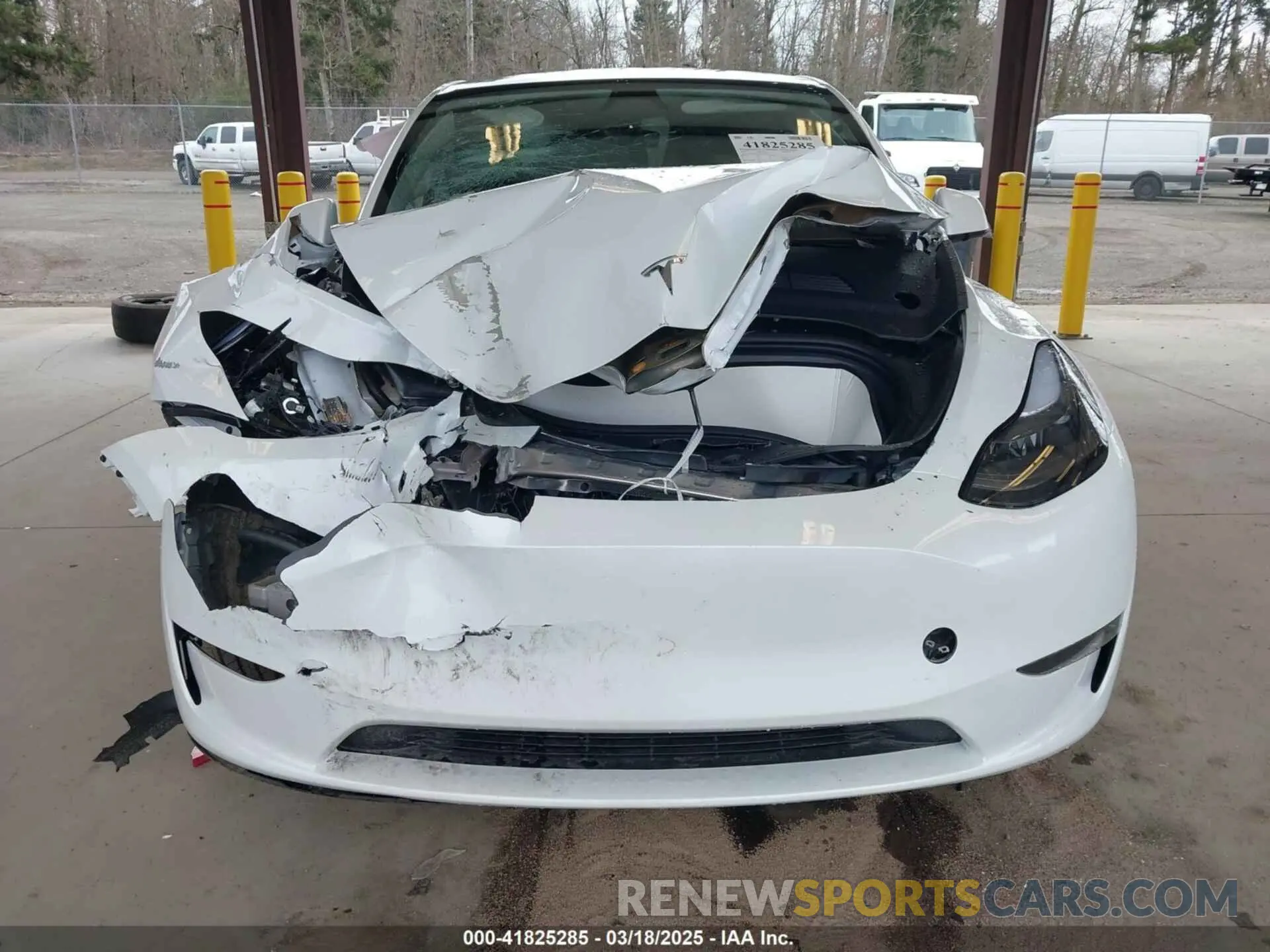 6 Photograph of a damaged car 7SAYGDEE1RF047064 TESLA MODEL Y 2024