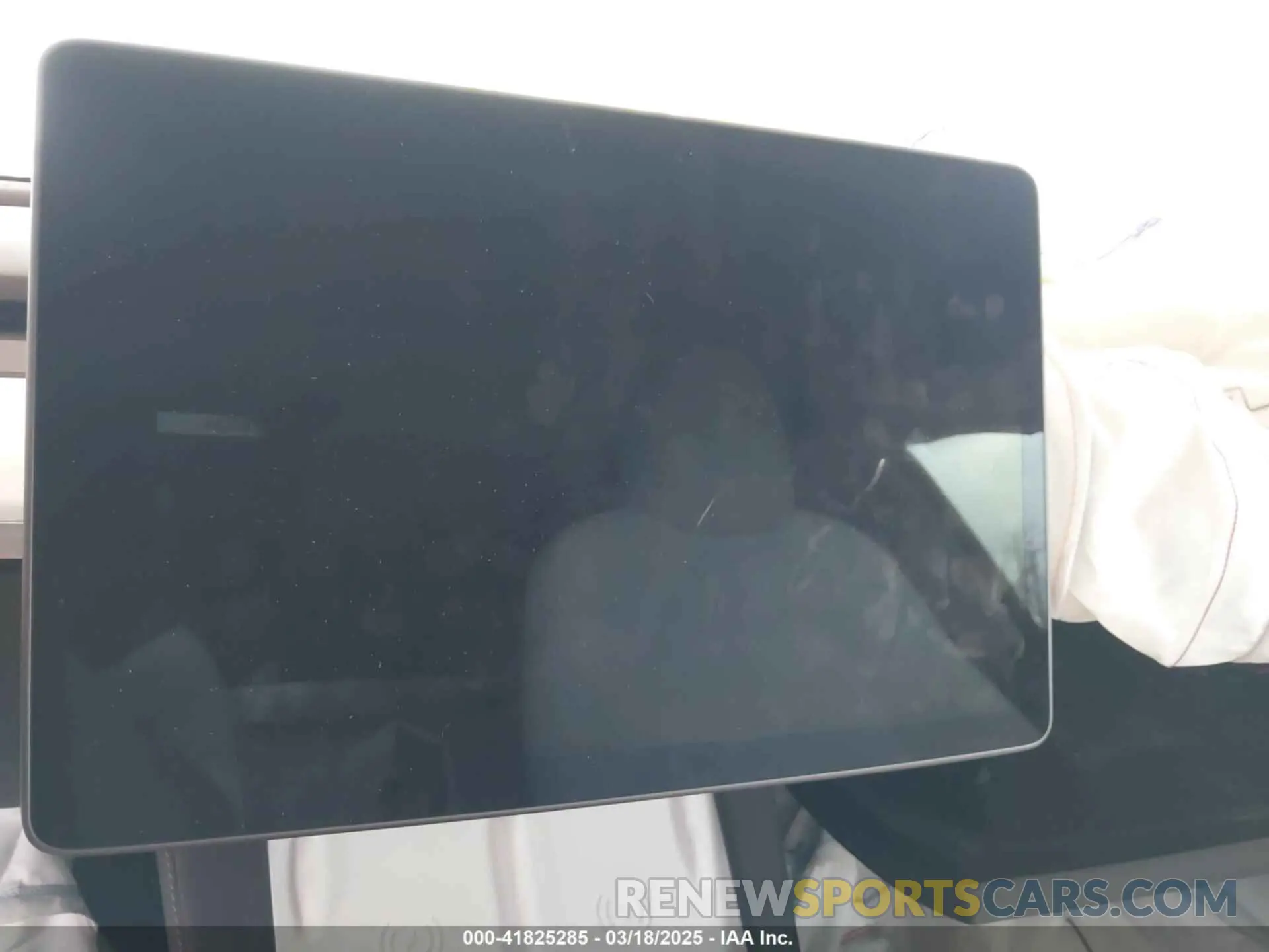 7 Photograph of a damaged car 7SAYGDEE1RF047064 TESLA MODEL Y 2024